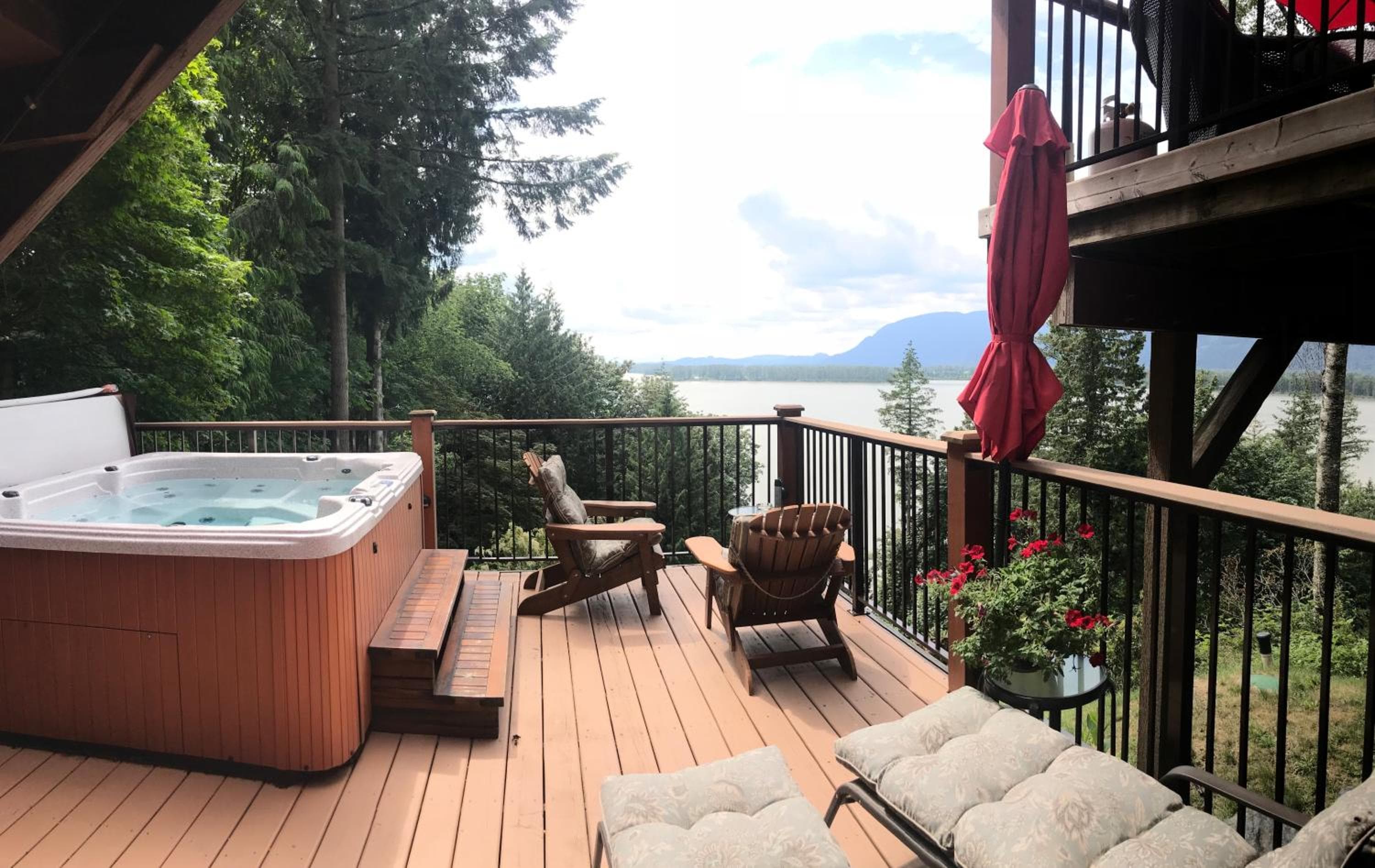 The Fraser River's Edge B&B Lodge