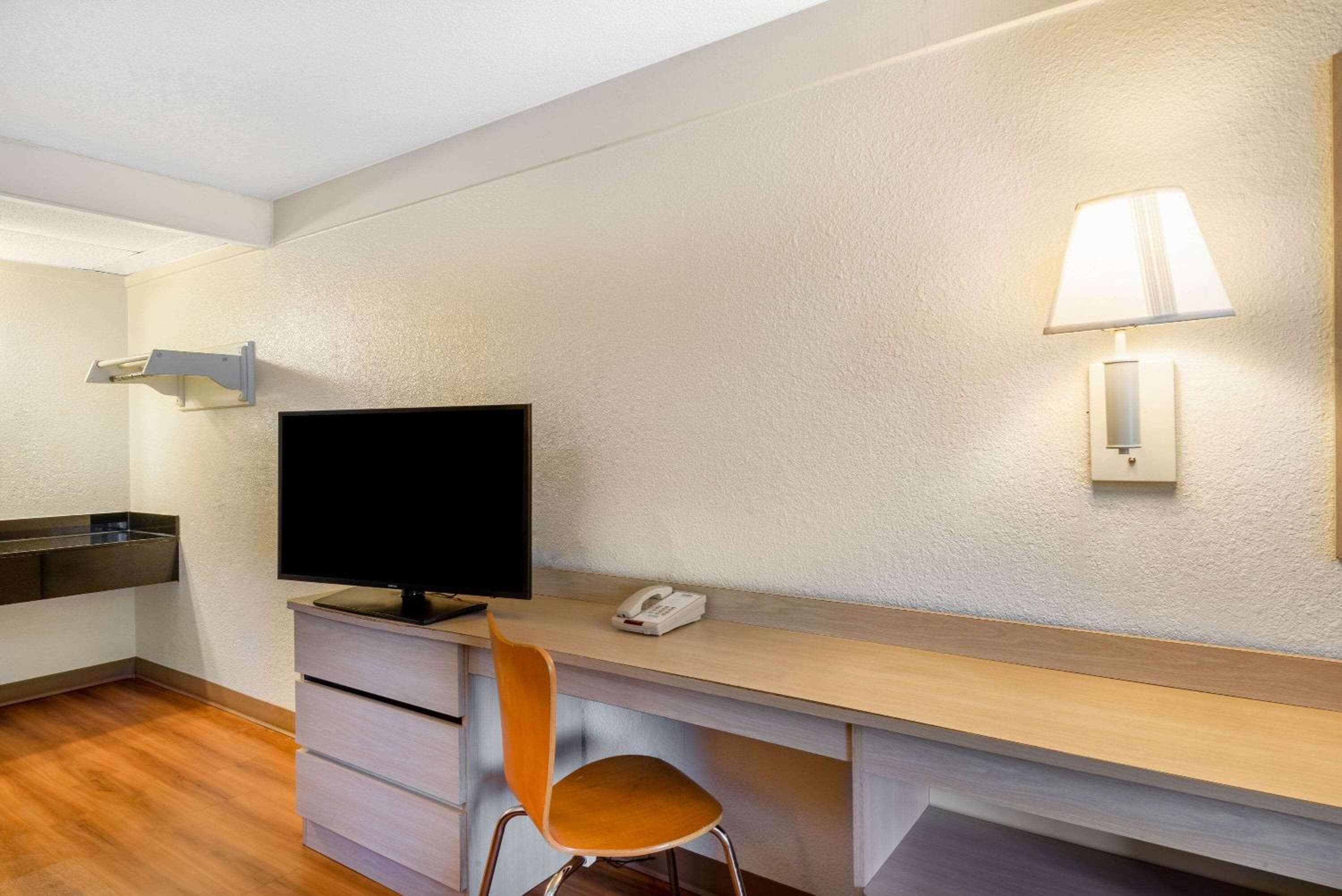 Travelodge by Wyndham Essington / Philadelphia Airport