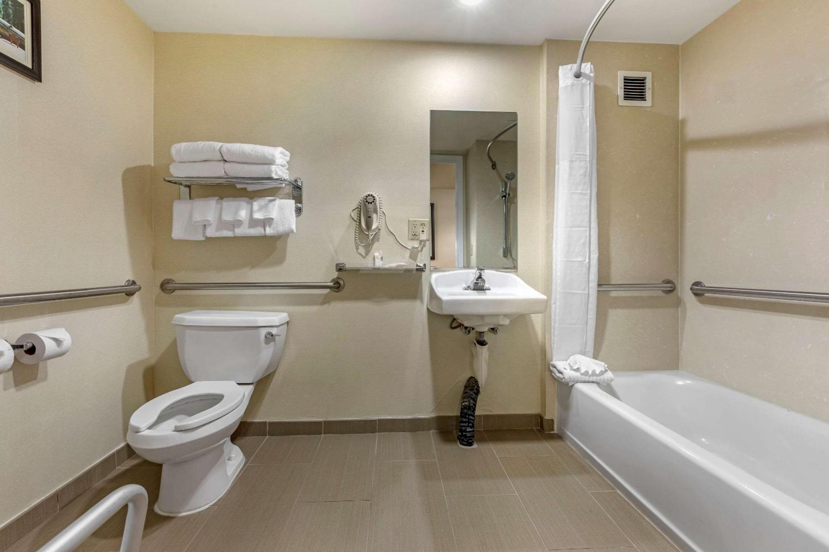 Comfort Suites Visalia - Convention Center