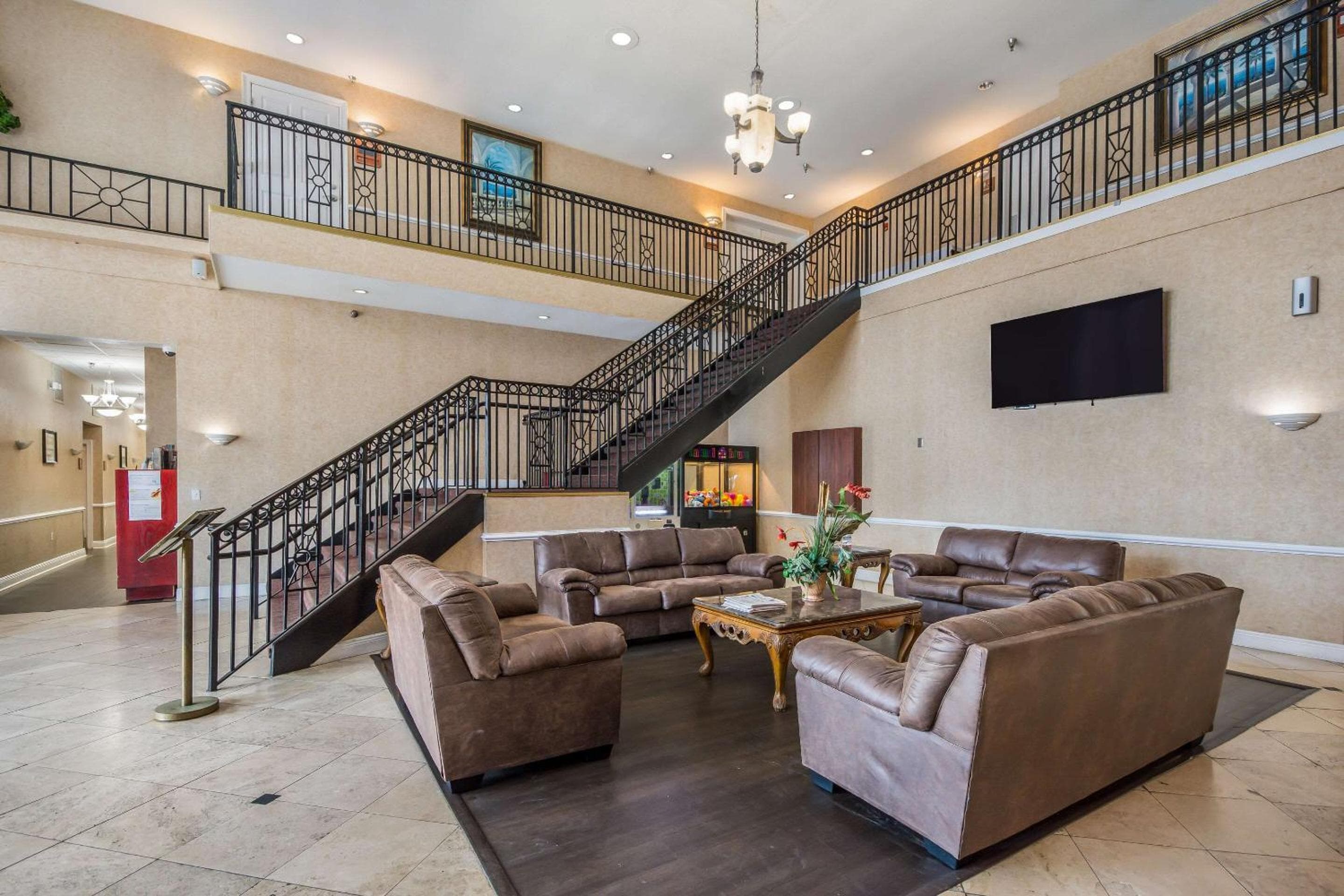 Clarion Inn & Suites Central Clearwater Beach