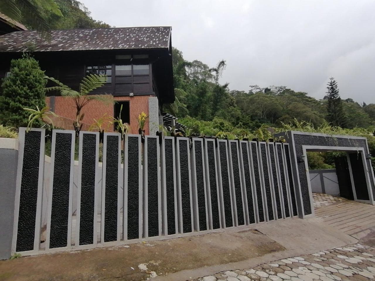 Flower Hill Villa Bali 'Villa Bukit Berbunga Bali'