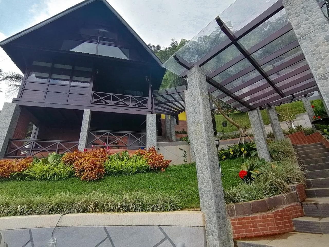 Flower Hill Villa Bali 'Villa Bukit Berbunga Bali'