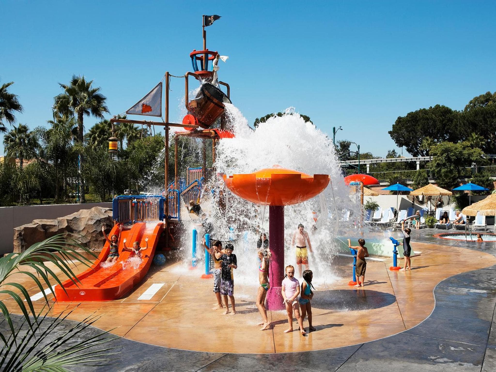 Howard Johnson by Wyndham Anaheim Hotel and Water Playground