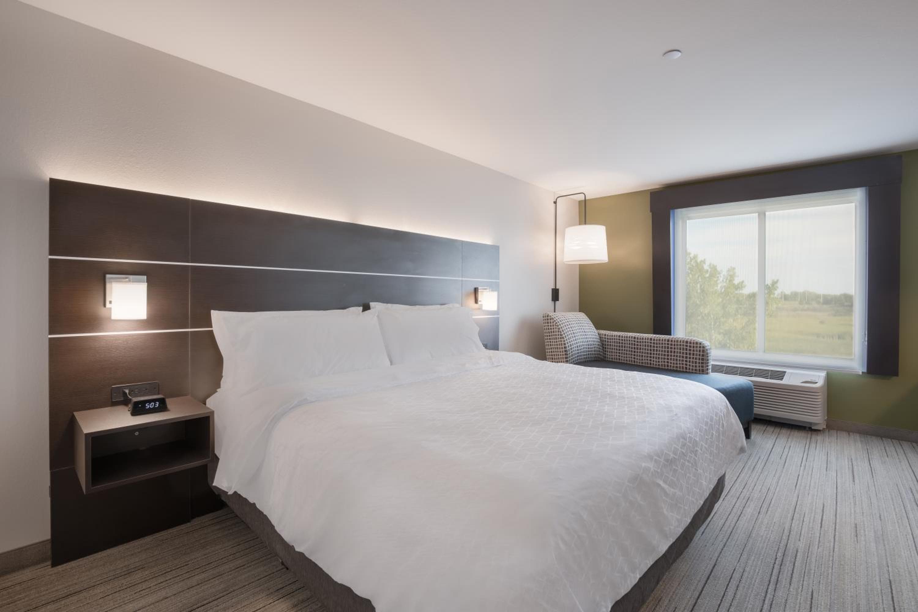 Holiday Inn Express & Suites Chicago - Hoffman Estates by IHG