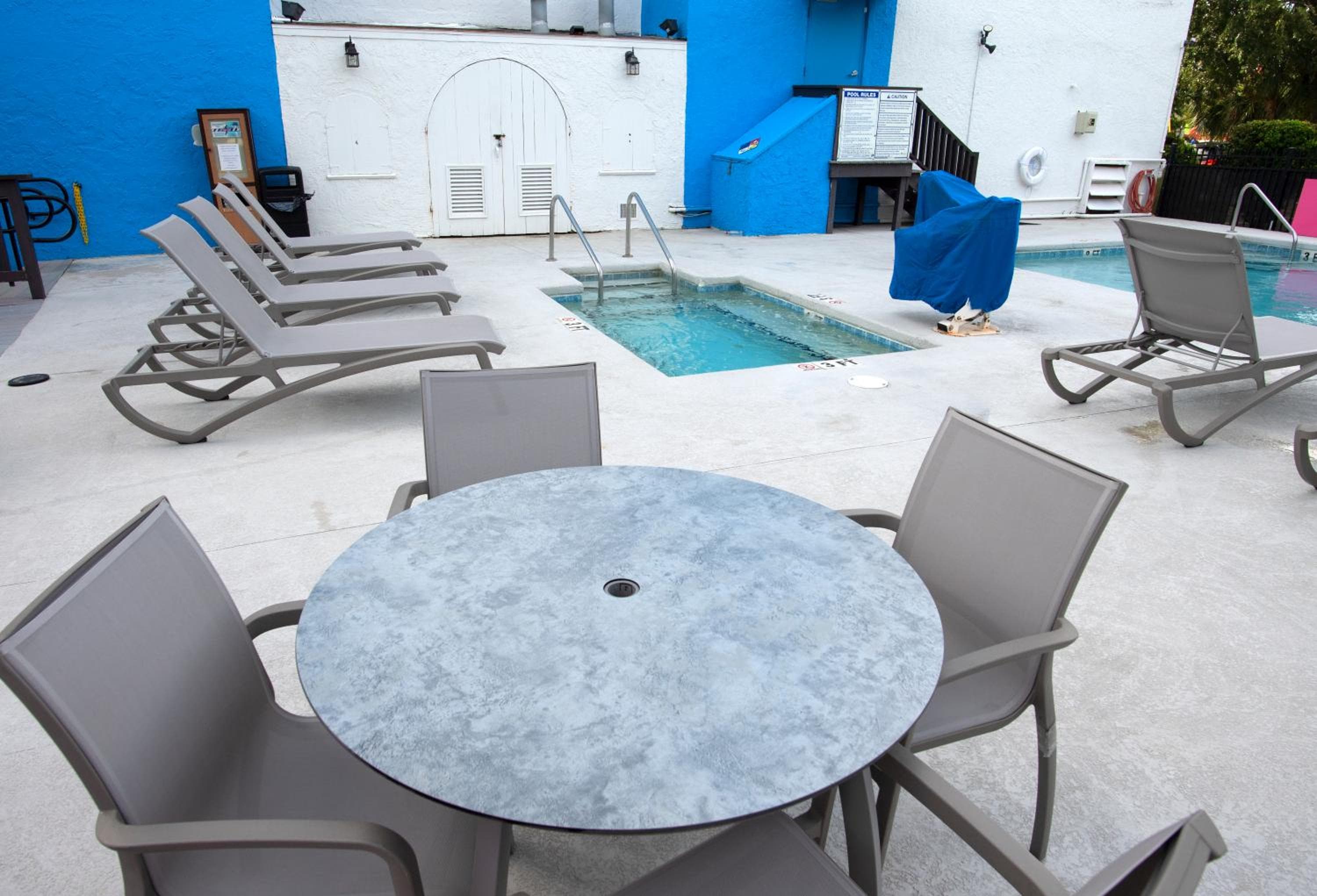 Aqua Beach Inn