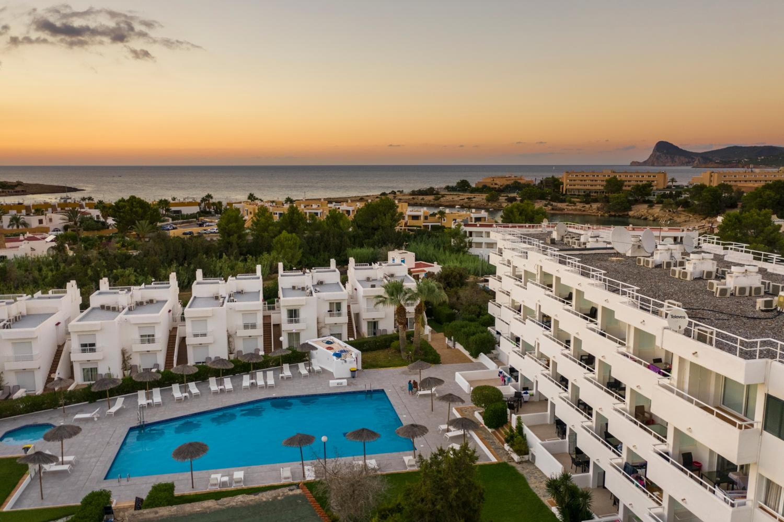 Camelina Suites
