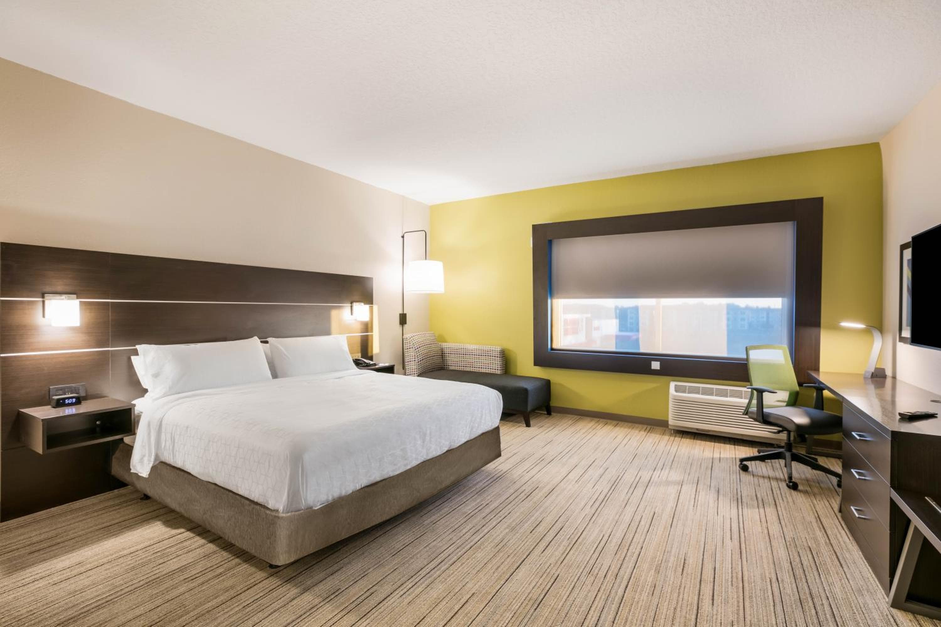 Holiday Inn Express & Suites Jacksonville - Town Center by IHG
