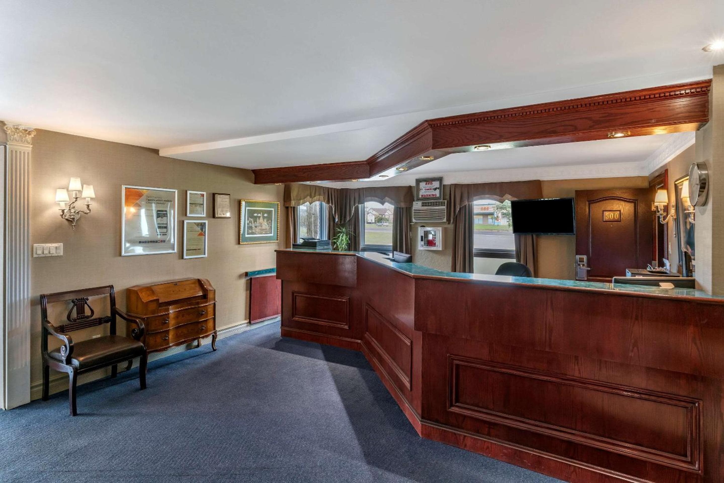 Econo Lodge Montreal-Brossard