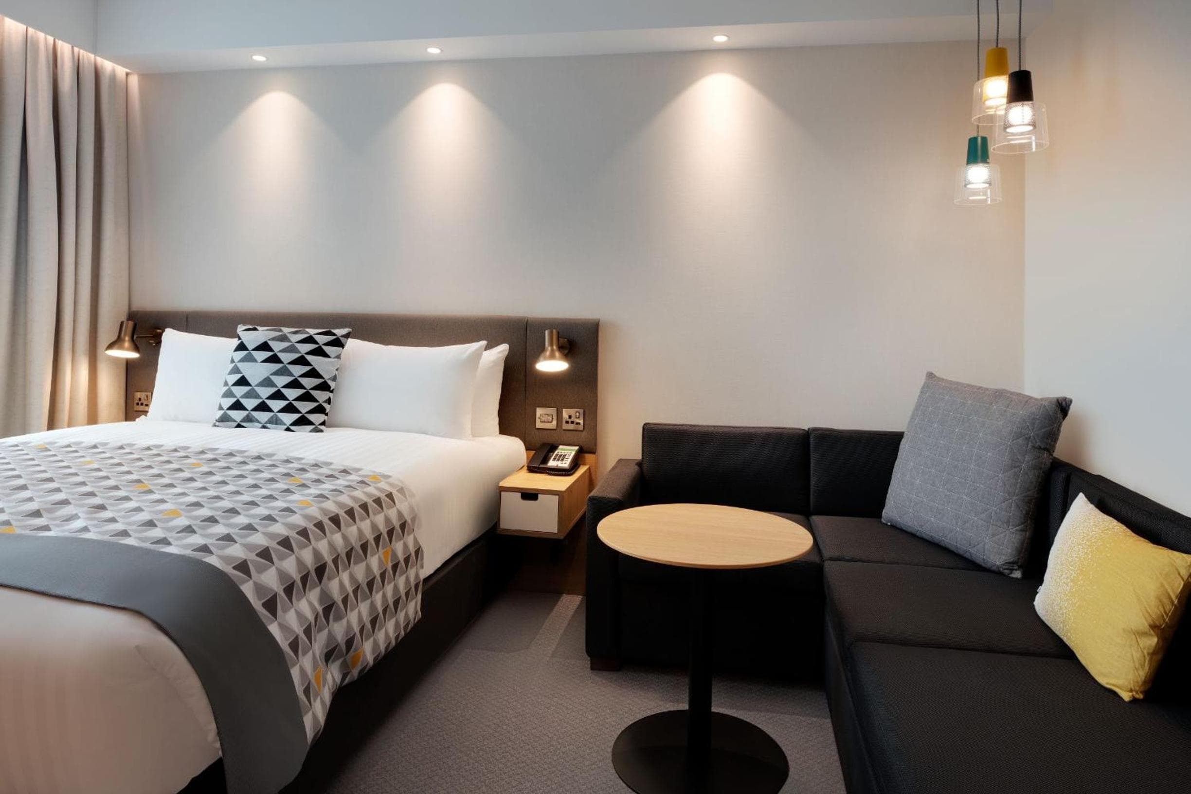 Holiday Inn London Heathrow - Bath Road by IHG