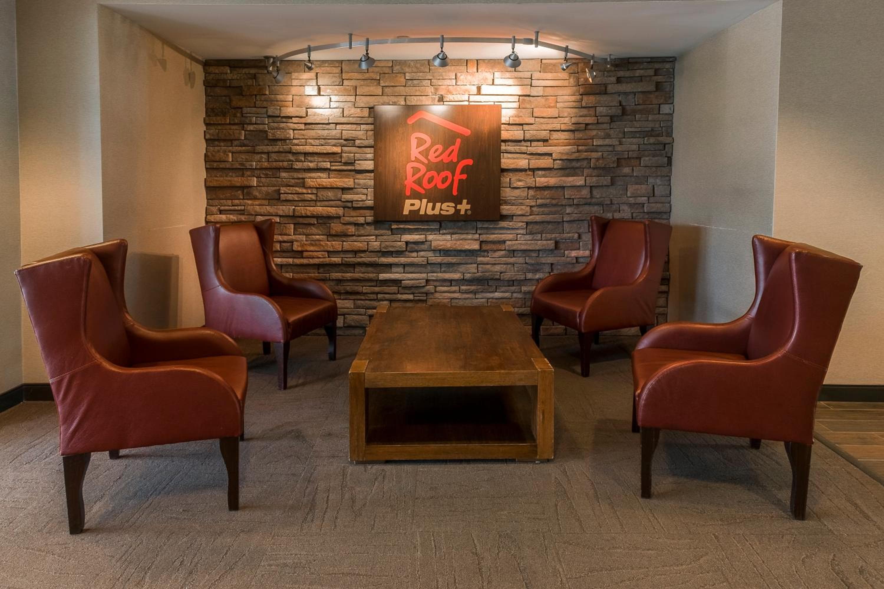 Red Roof Inn PLUS Long Island - Garden City