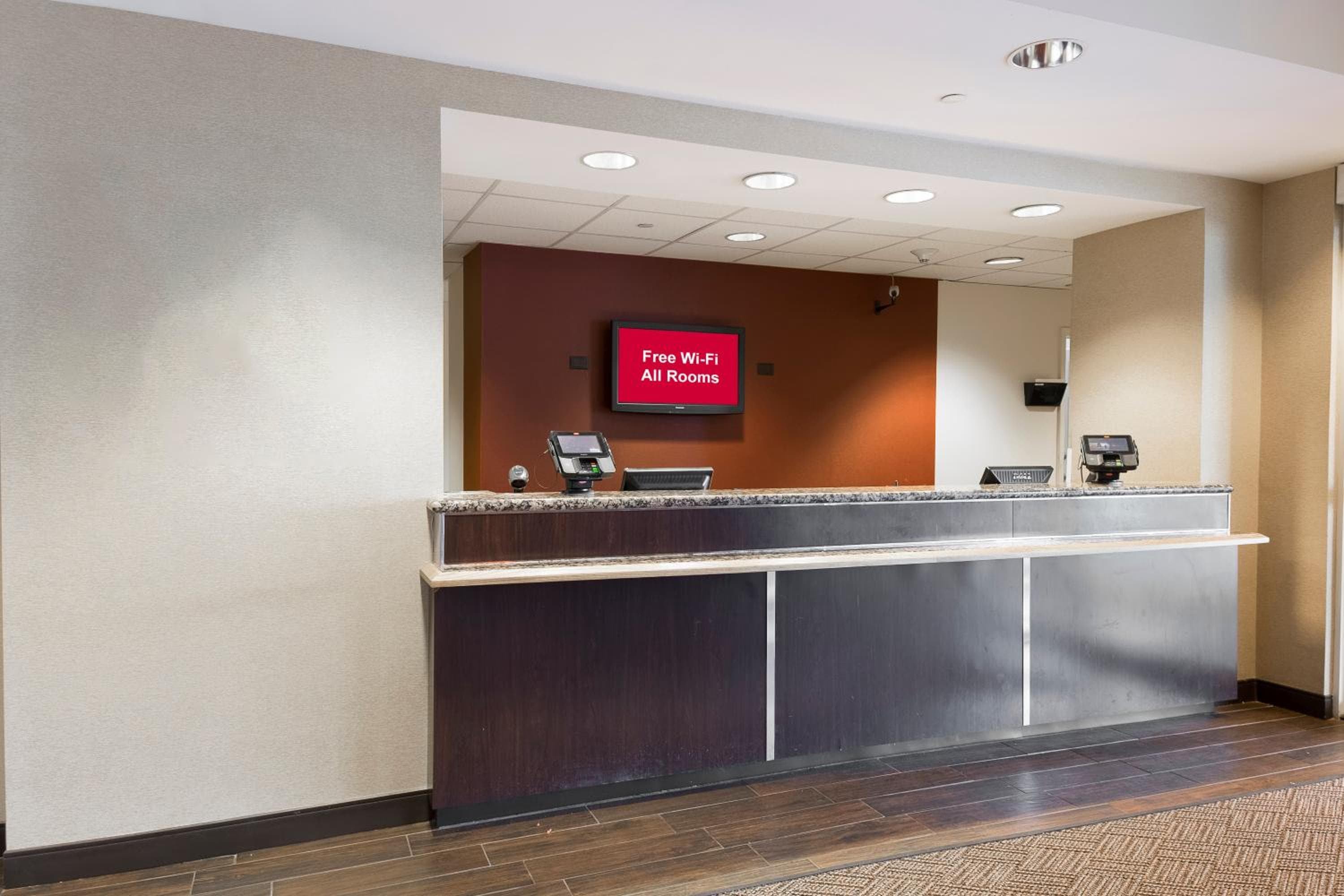 Red Roof Inn PLUS Long Island - Garden City