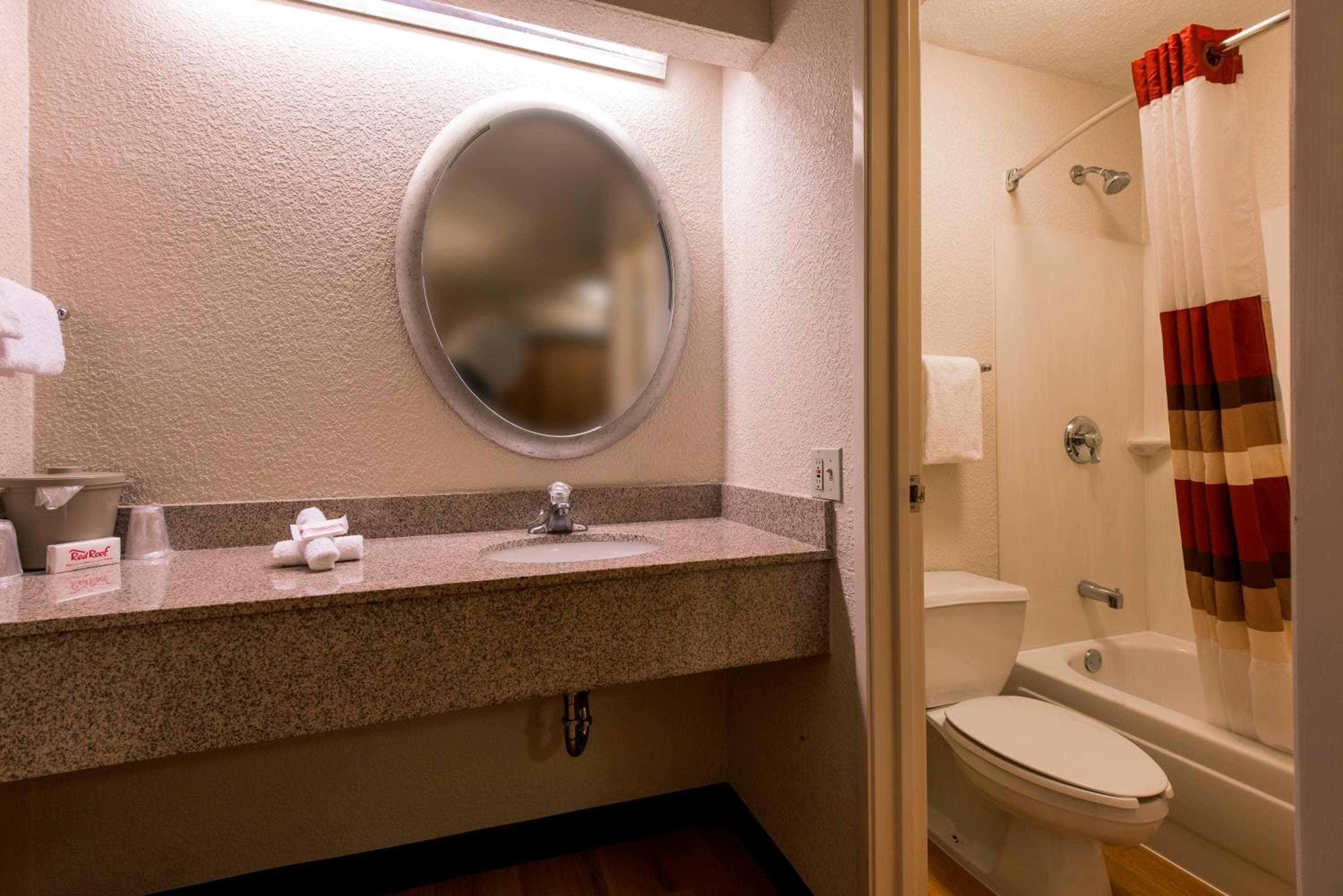 Red Roof Inn Louisville East - Hurstbourne