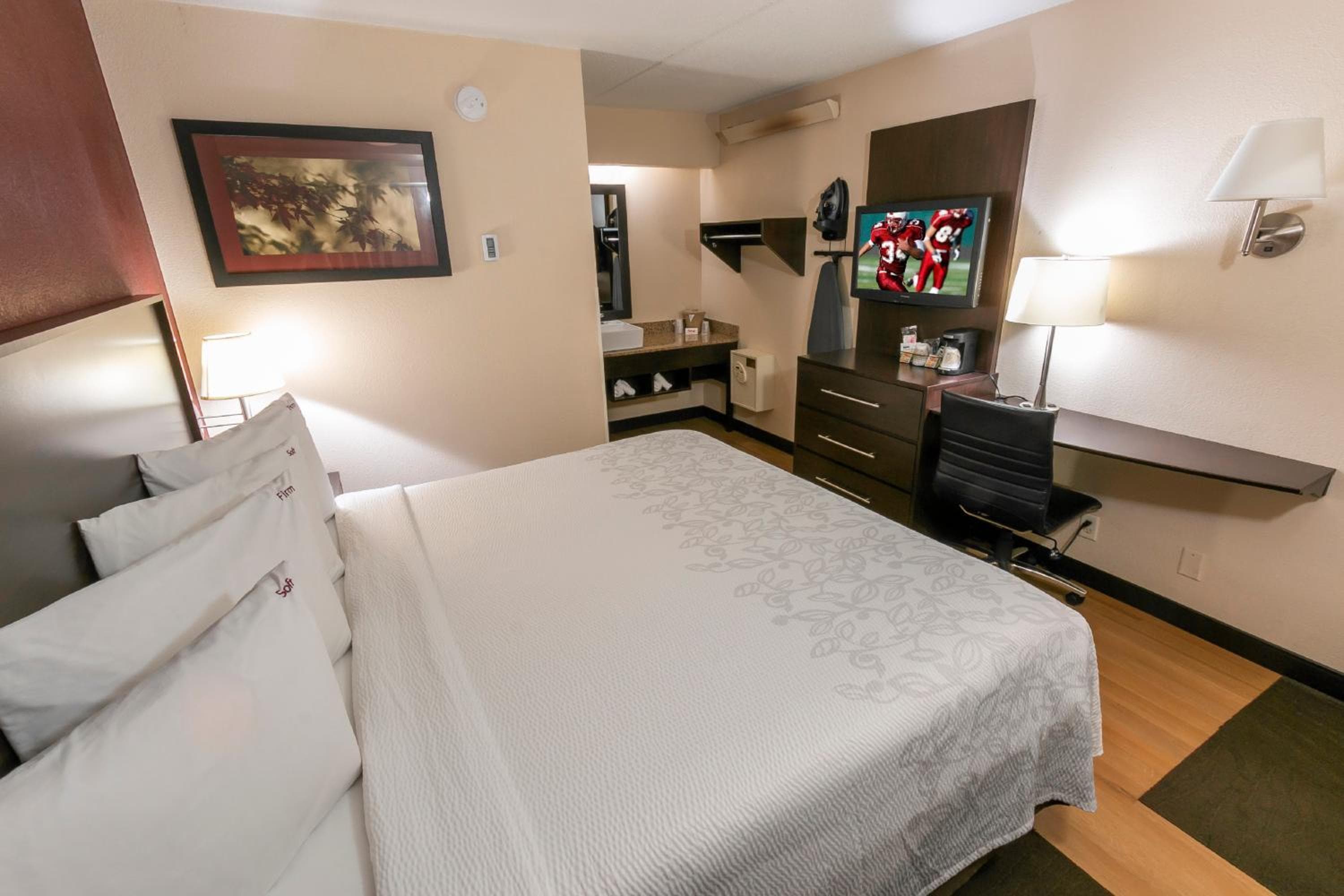 Red Roof Inn PLUS+ Chicago - Willowbrook