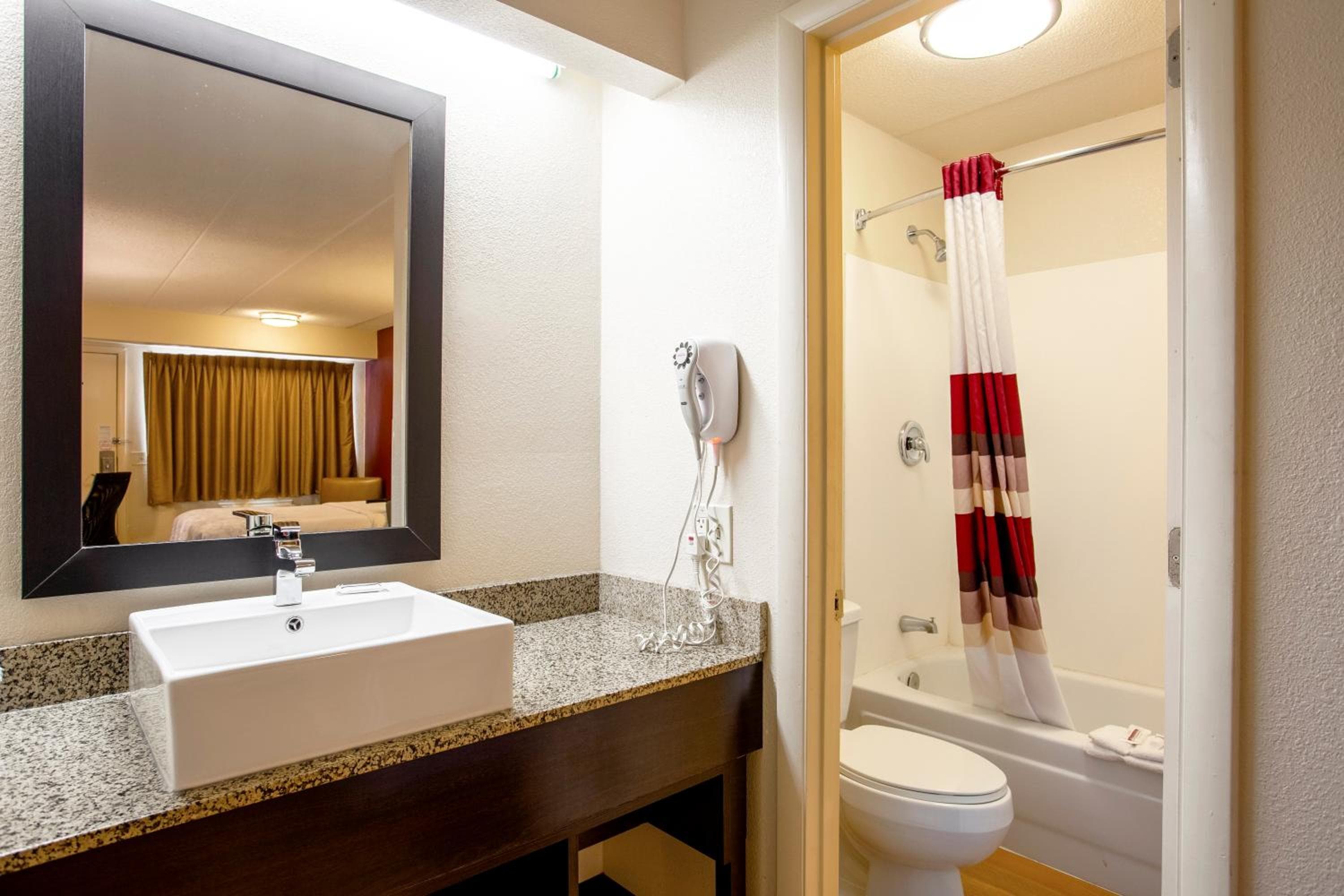 Red Roof Inn PLUS+ Atlanta - Buckhead