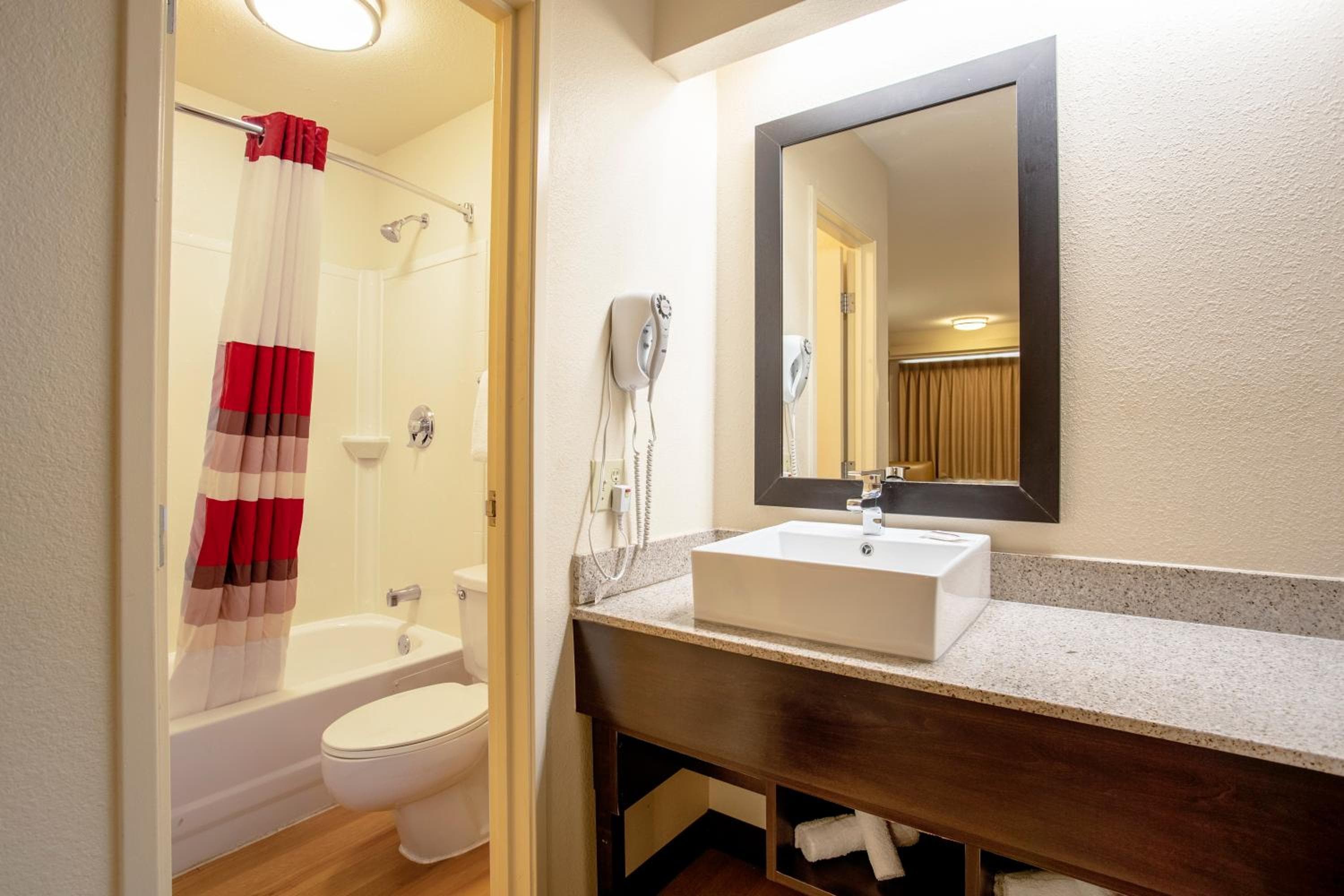 Red Roof Inn PLUS+ Atlanta - Buckhead