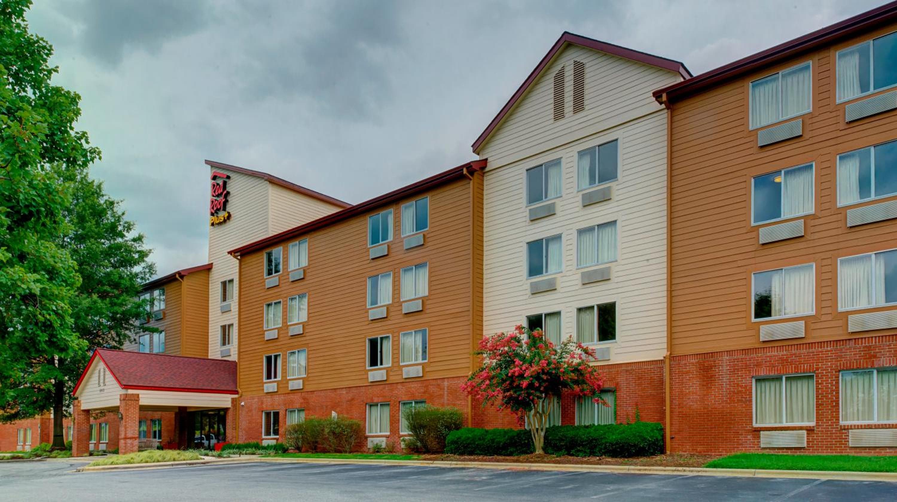 Red Roof Inn PLUS Raleigh Downtown NCSU Conv Center