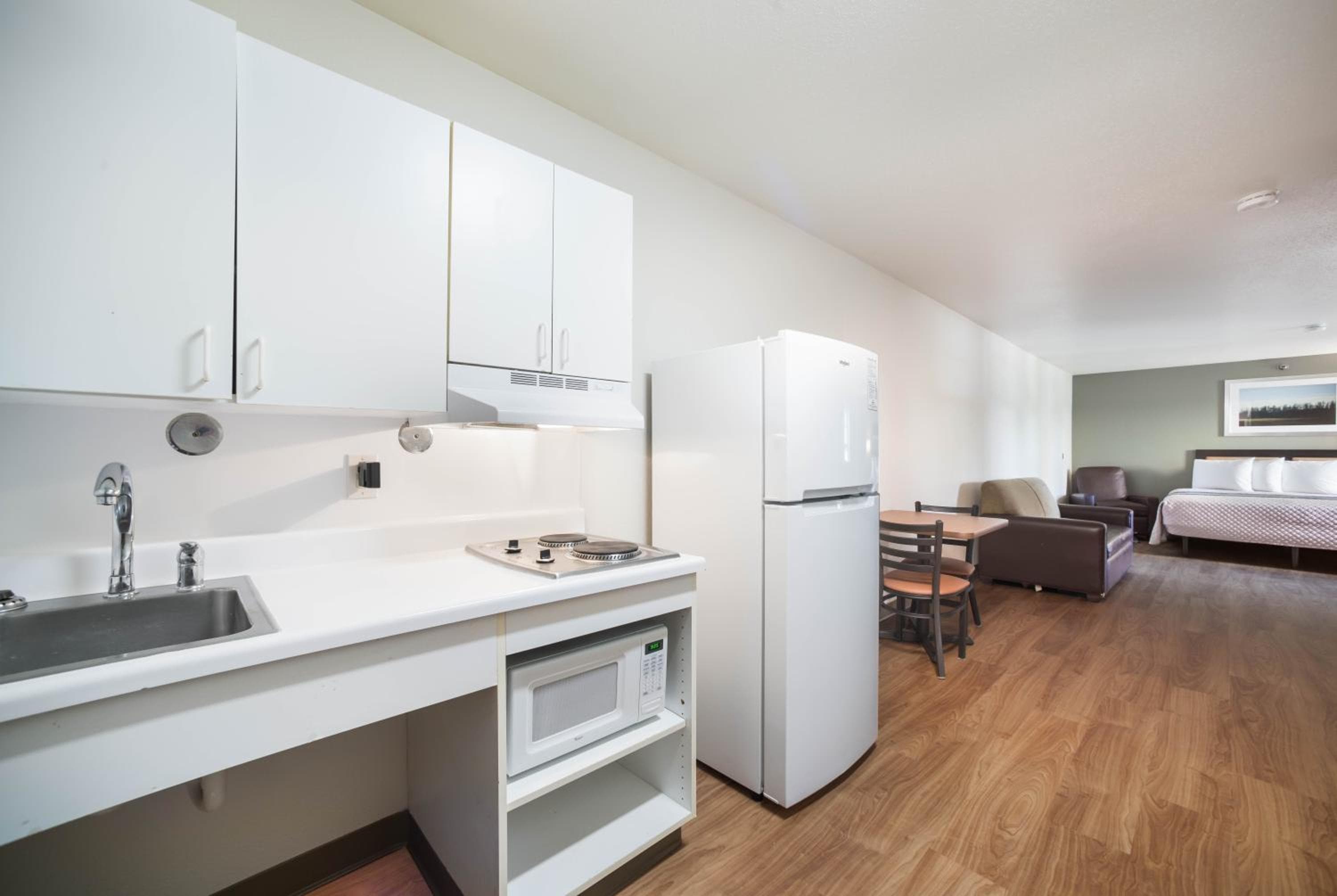 HomeTowne Studios by Red Roof St. Louis - Airport/N Lindbergh