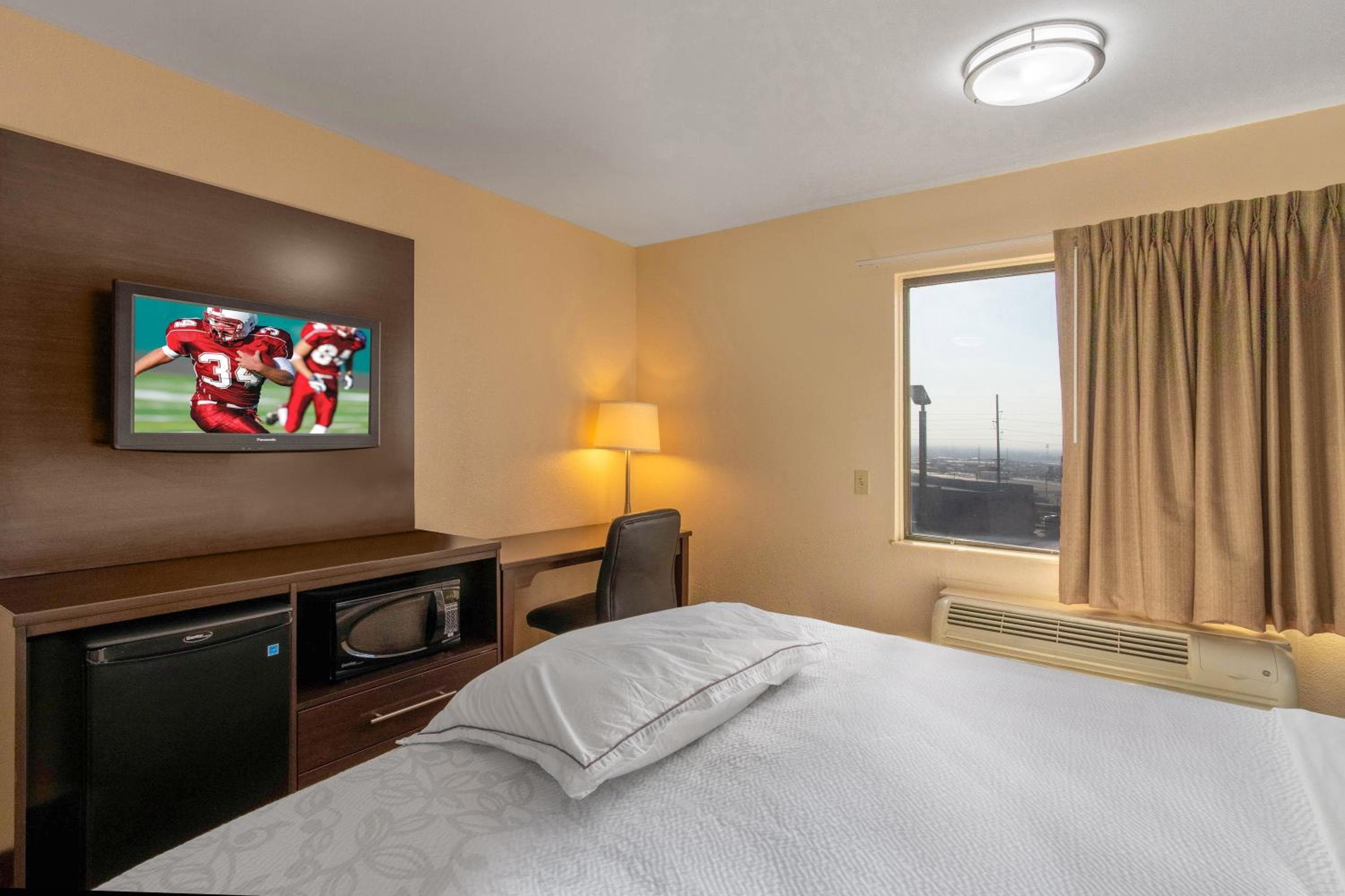 Red Roof Inn PLUS+ El Paso East