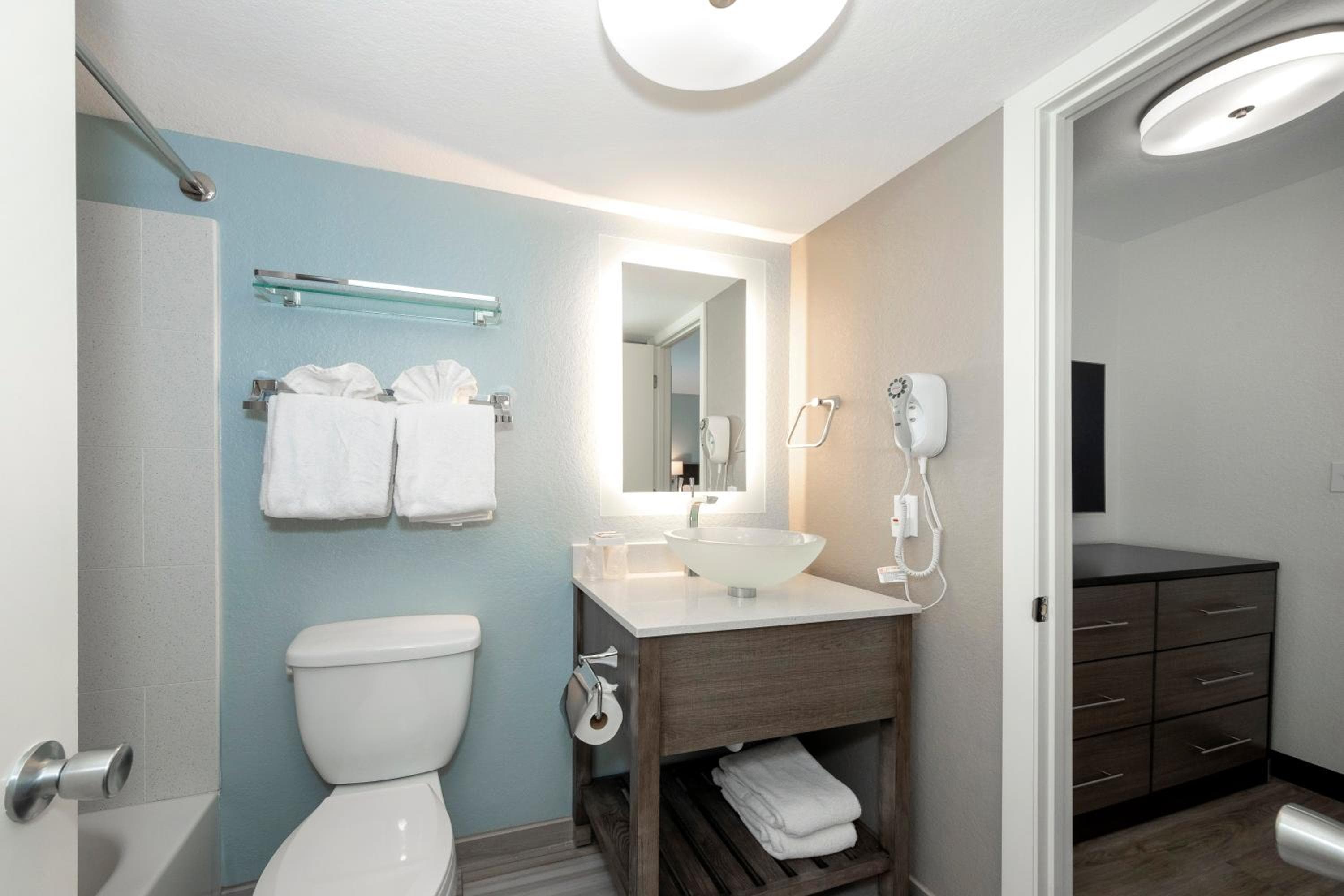 Red Roof Inn PLUS+ & Suites Naples Downtown-5th Ave S