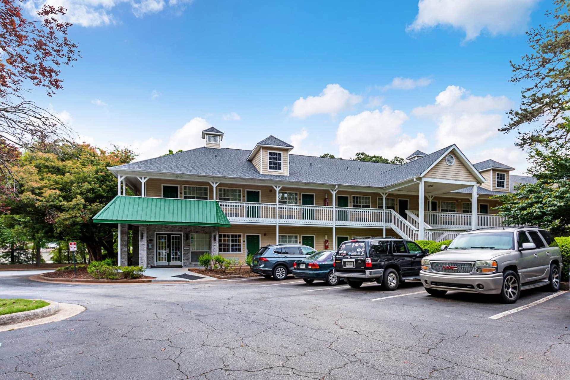 HomeTowne Studios by Red Roof Atlanta β Lawrenceville