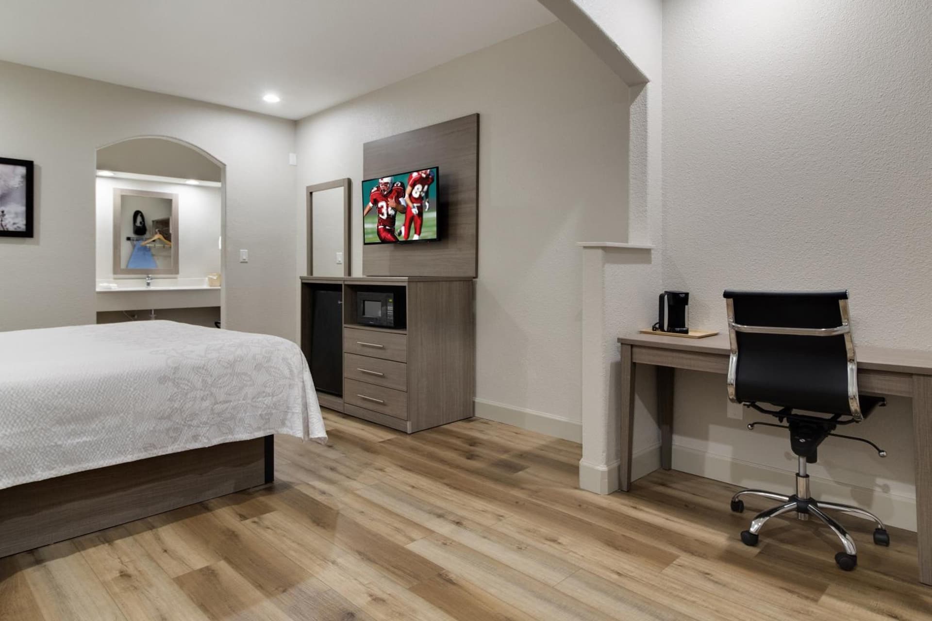 Red Roof Inn PLUS + Galveston - Beachfront