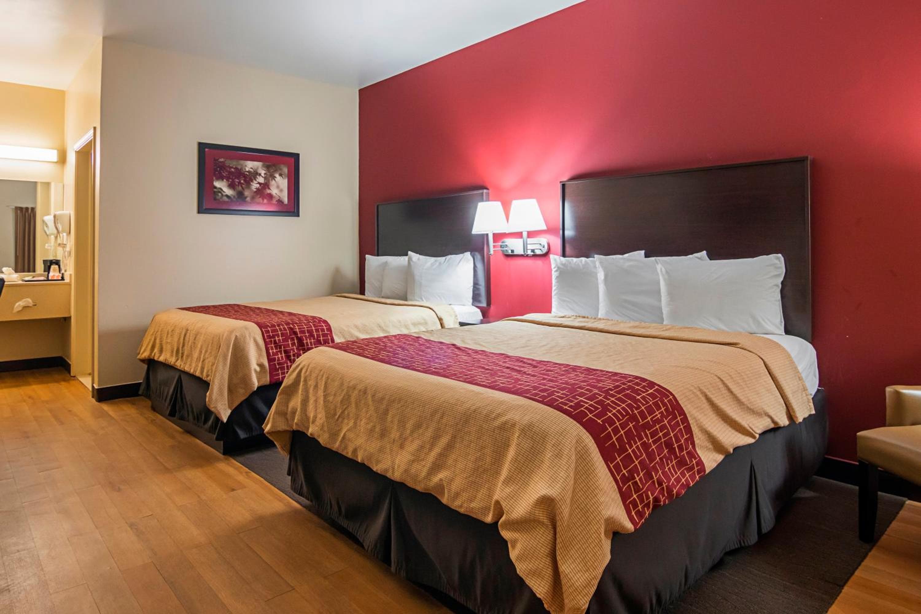 Red Roof Inn & Suites Lake Orion / Auburn Hills