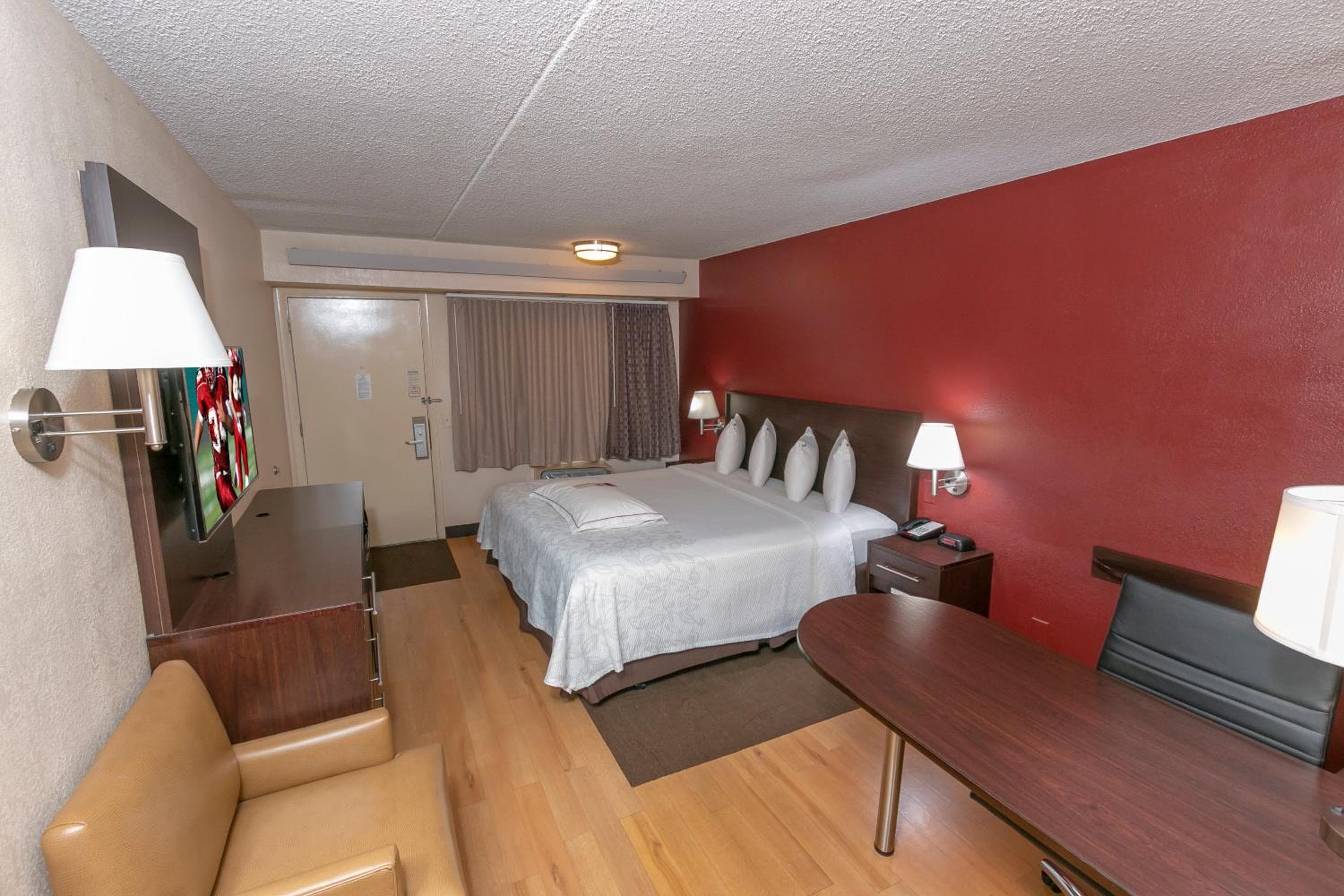 Red Roof Inn PLUS+ Pittsburgh South - Airport