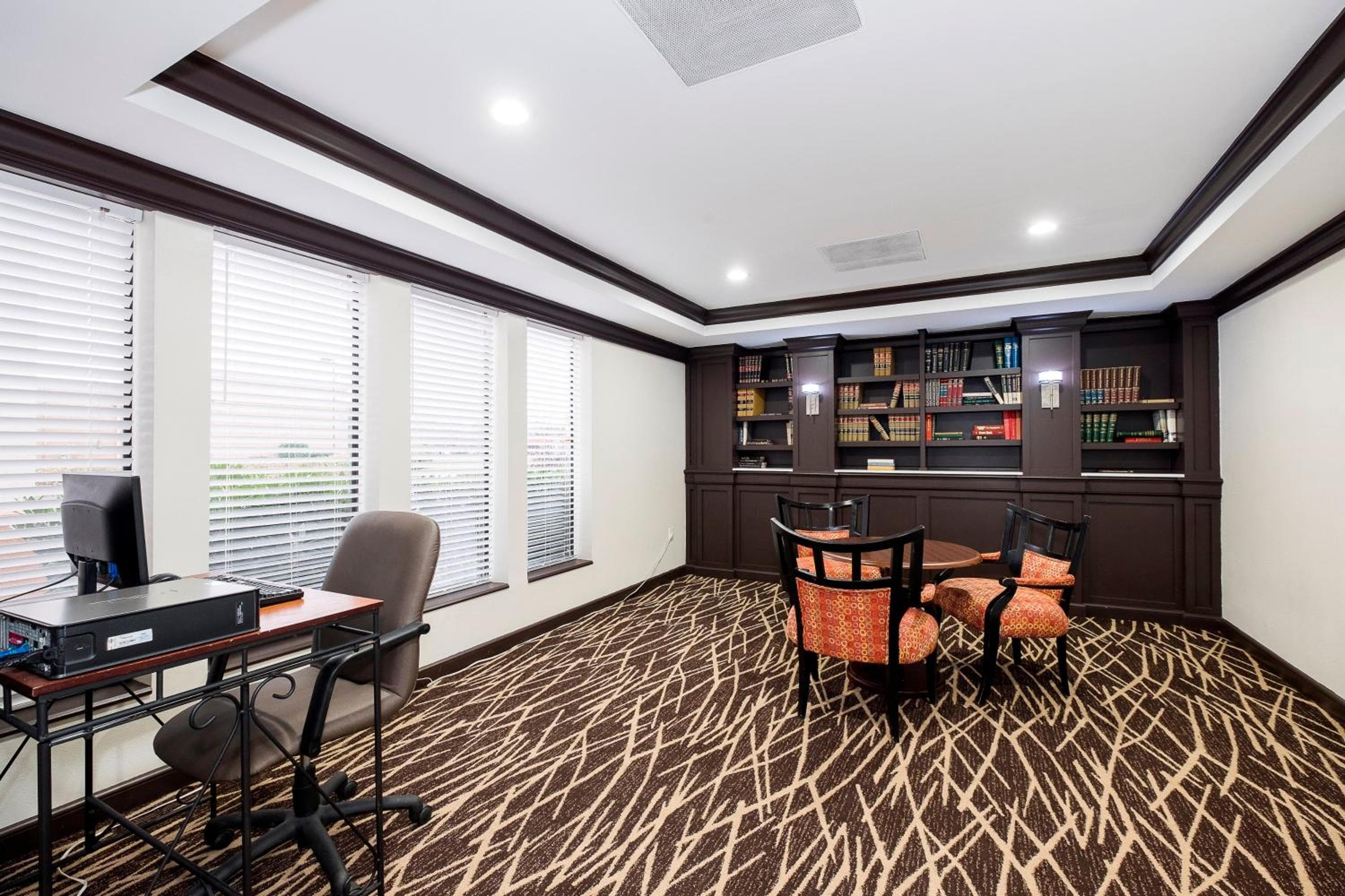 Red Roof Inn PLUS+ & Suites Knoxville West - Cedar Bluff