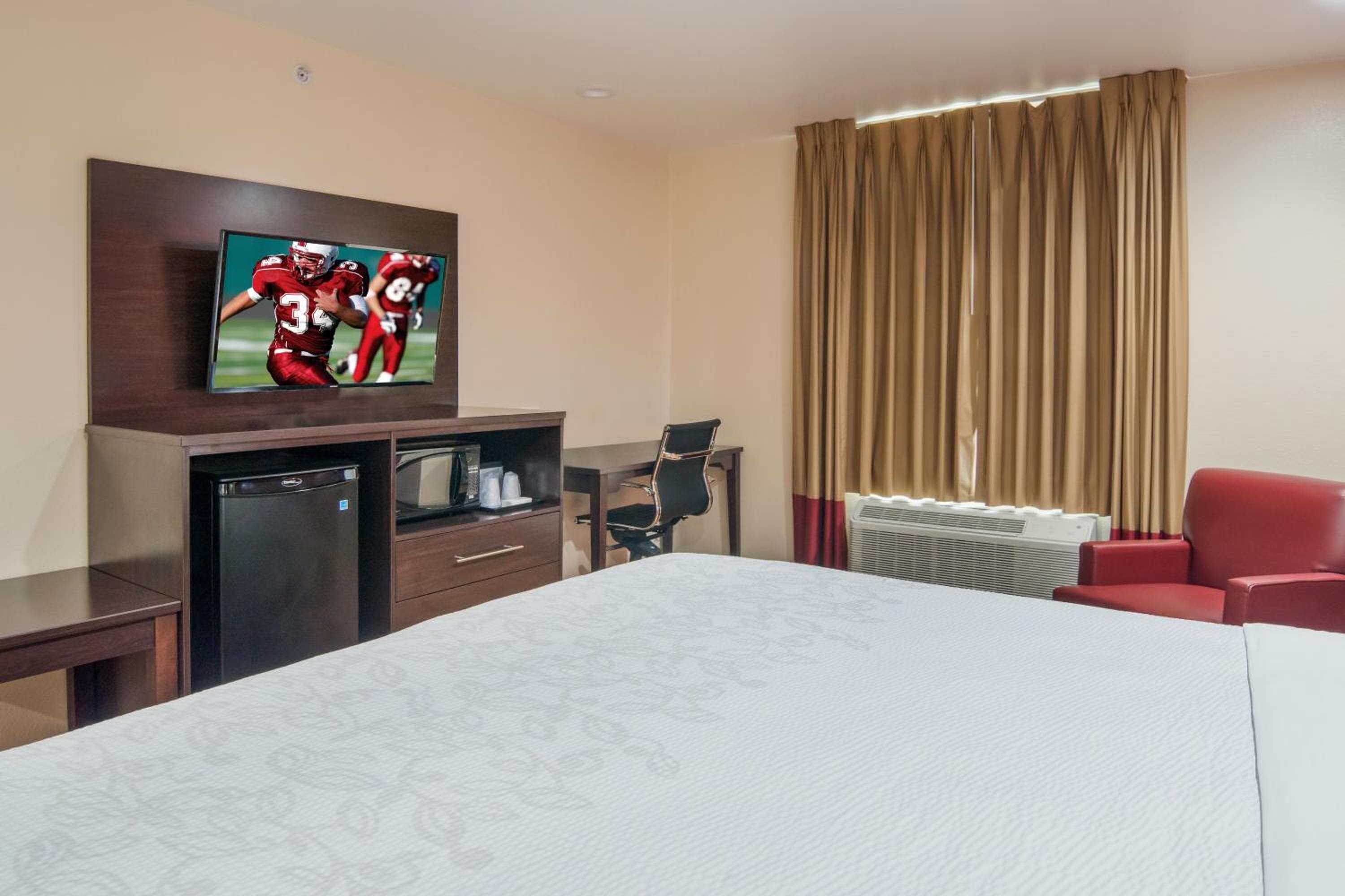 Red Roof Inn PLUS+ Fort Worth - Burleson