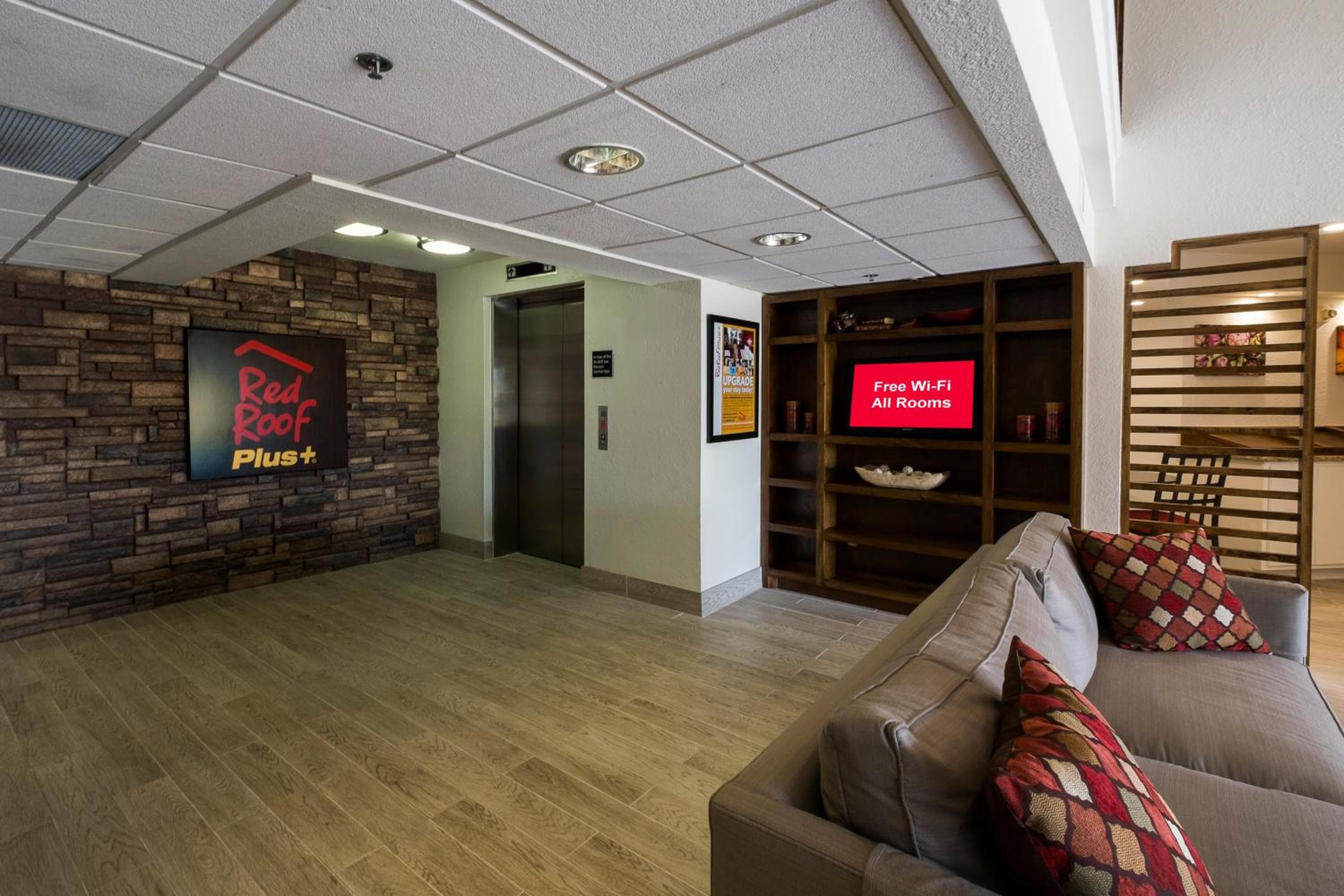 Red Roof Inn PLUS+ Houston - Energy Corridor
