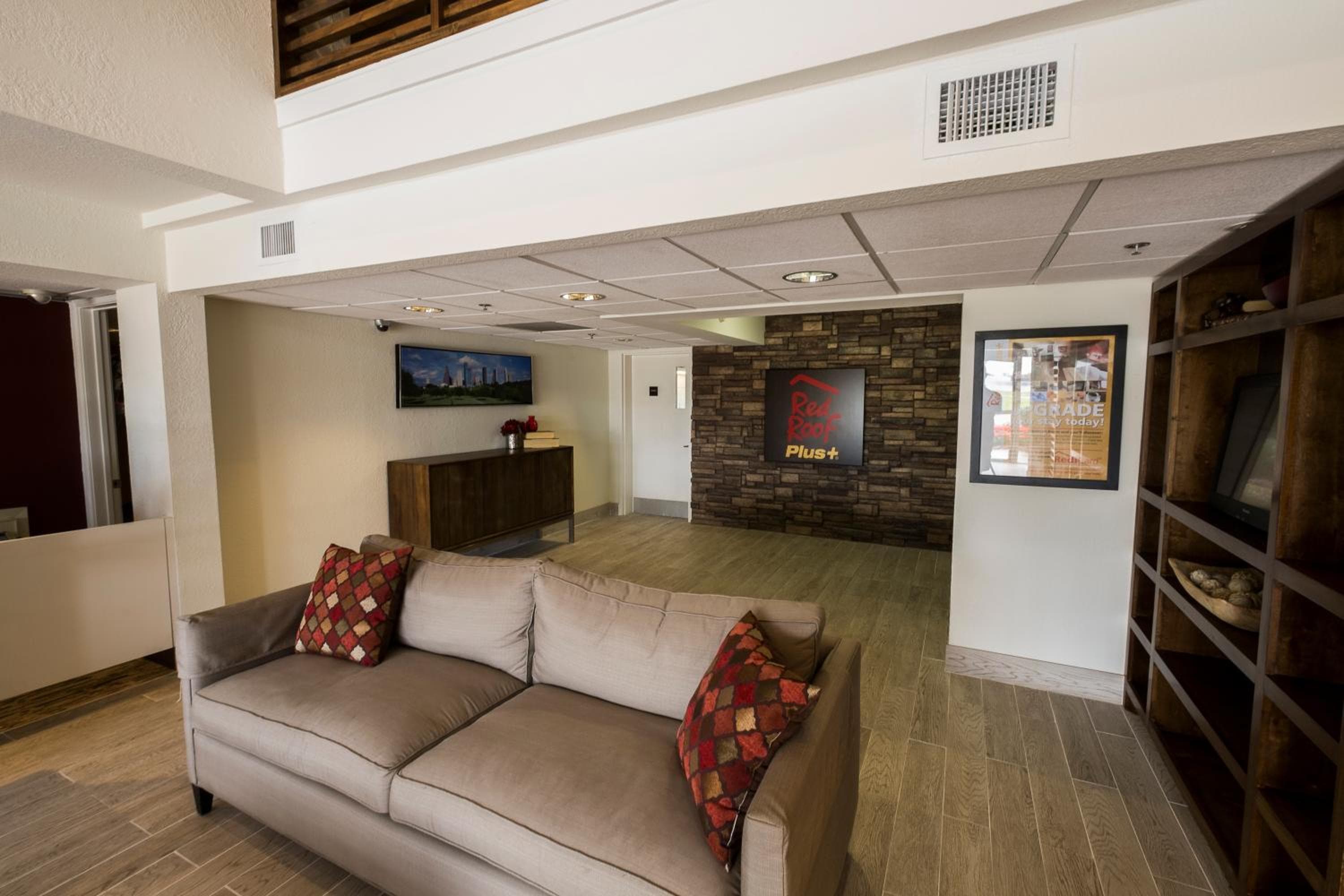 Red Roof Inn PLUS+ Houston - Energy Corridor