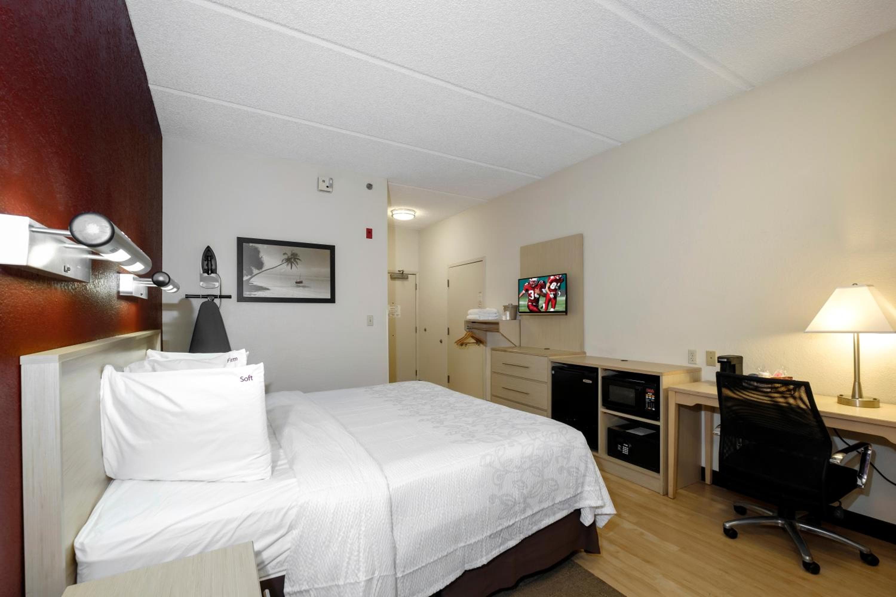 Red Roof Inn PLUS + Gainesville