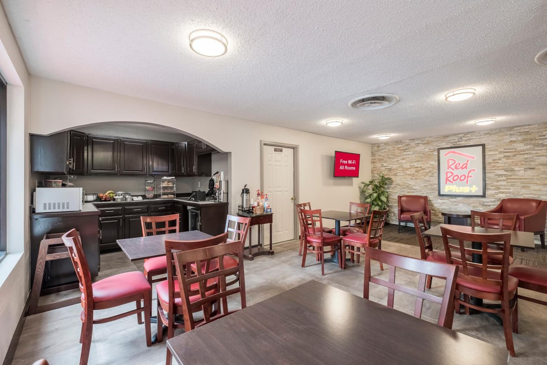 Red Roof Inn PLUS+ & Suites Opelika
