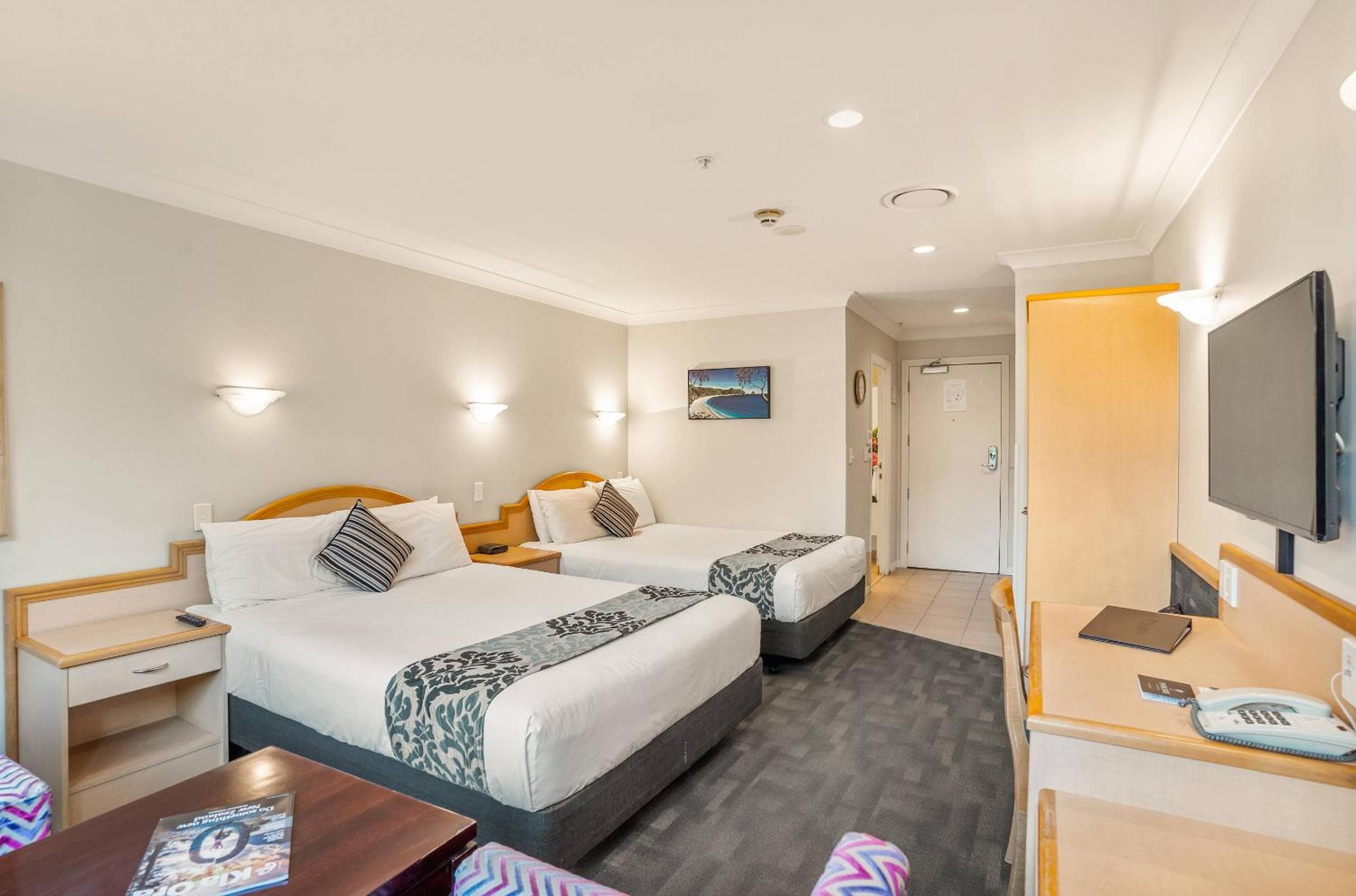 Parkside Hotel & Apartments