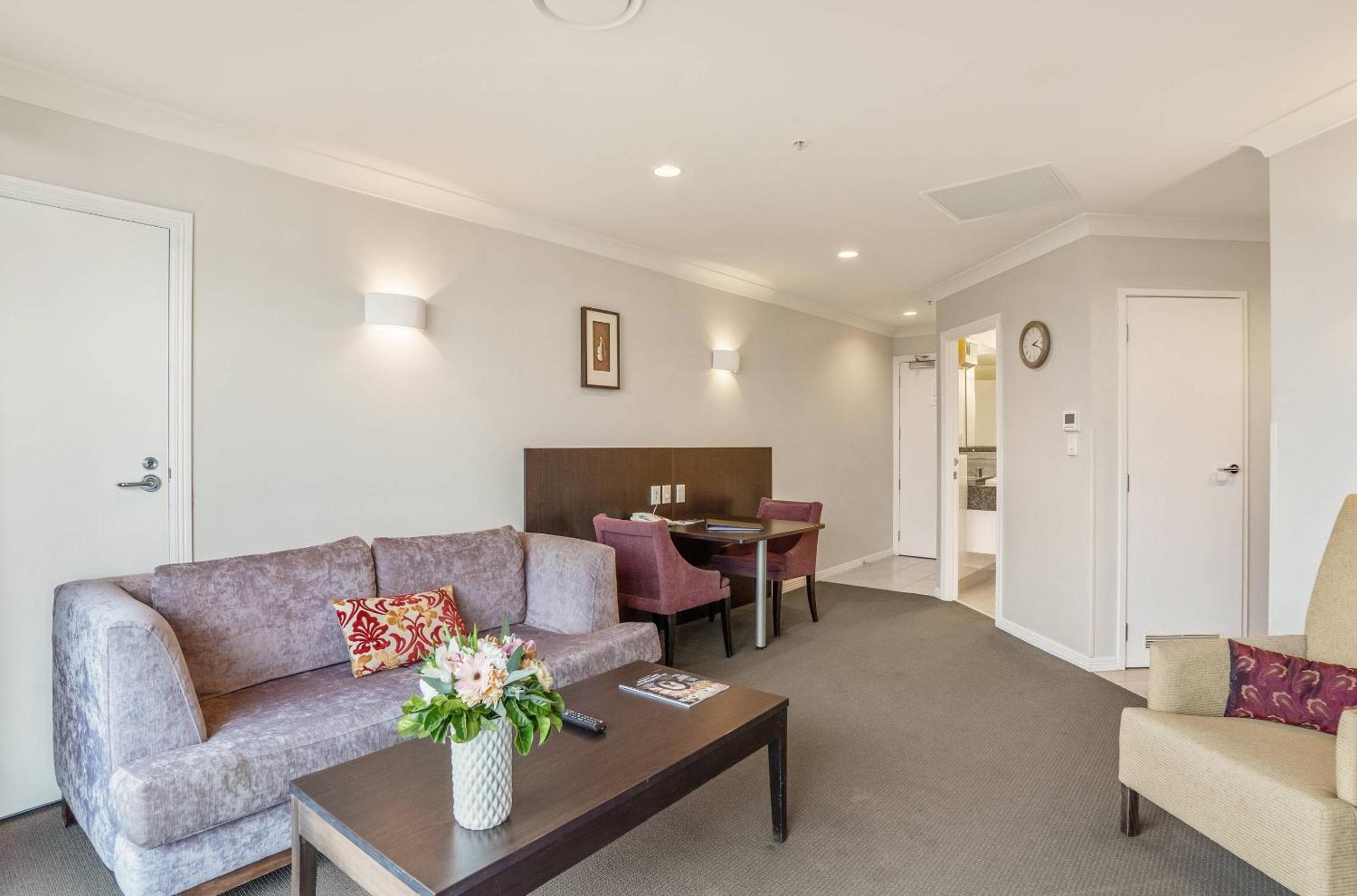 Parkside Hotel & Apartments