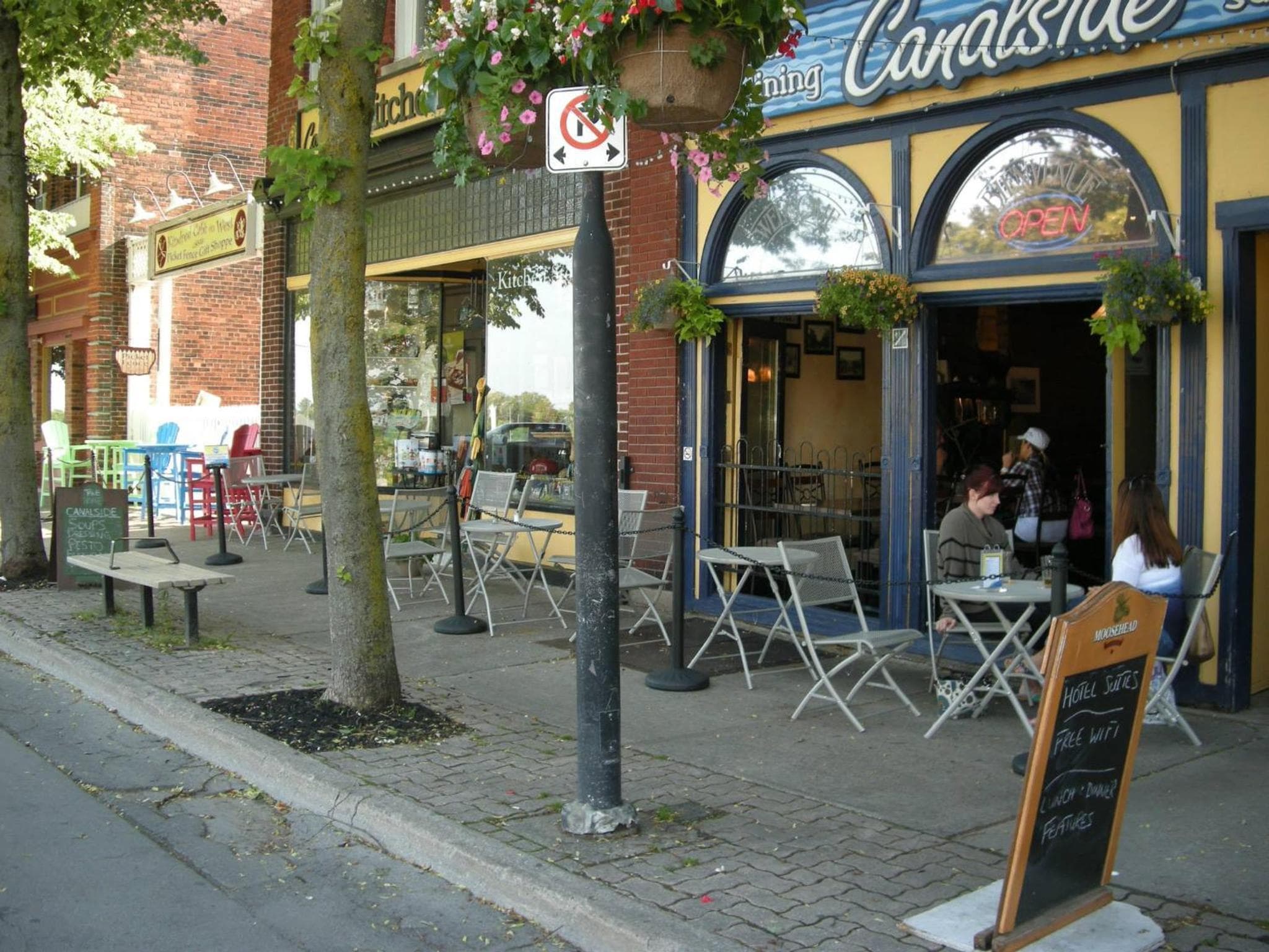 Canalside Restaurant & Inn