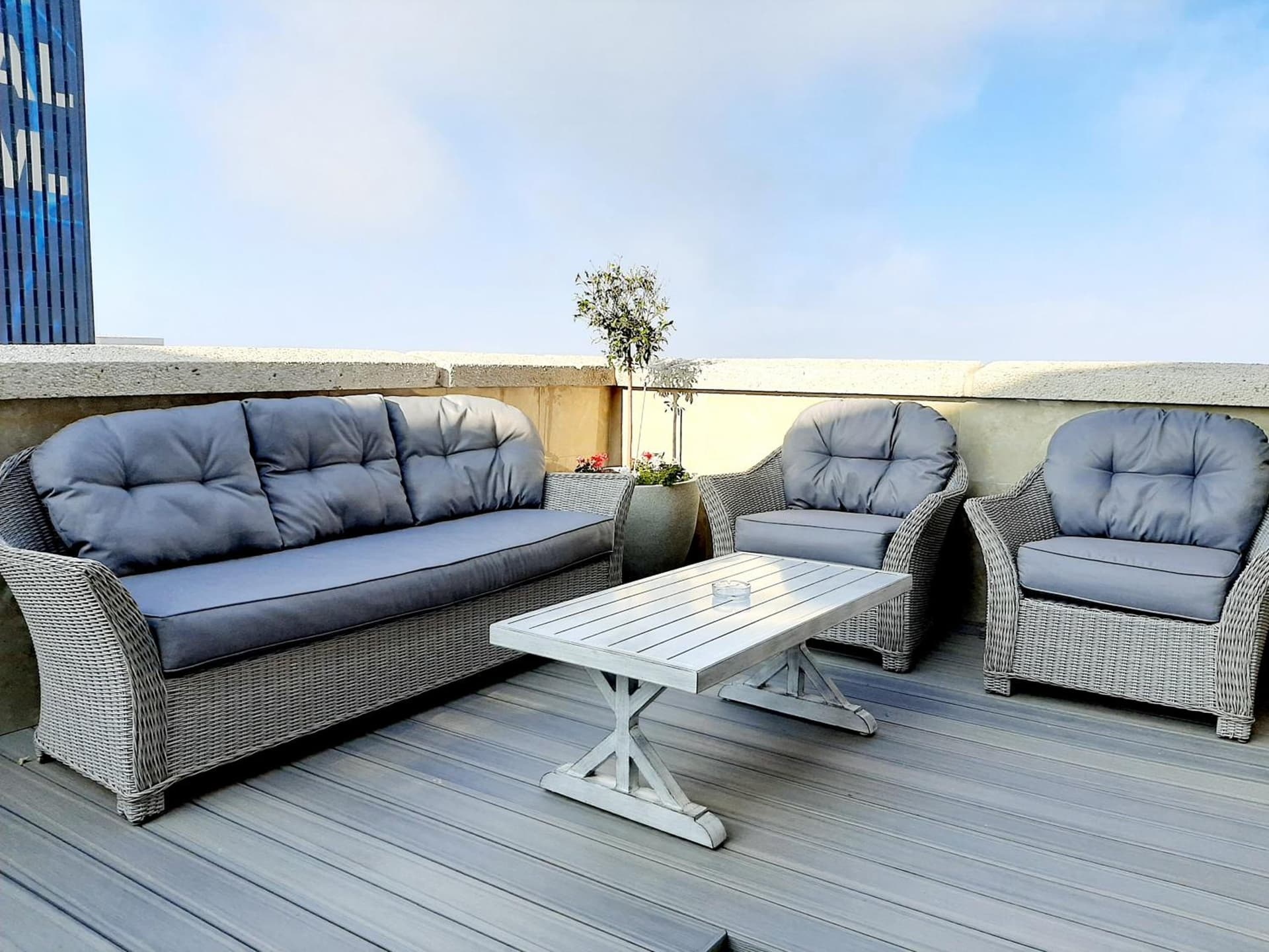 1804 Franklin 3-Bed Penthouse with Rooftop Jacuzzi