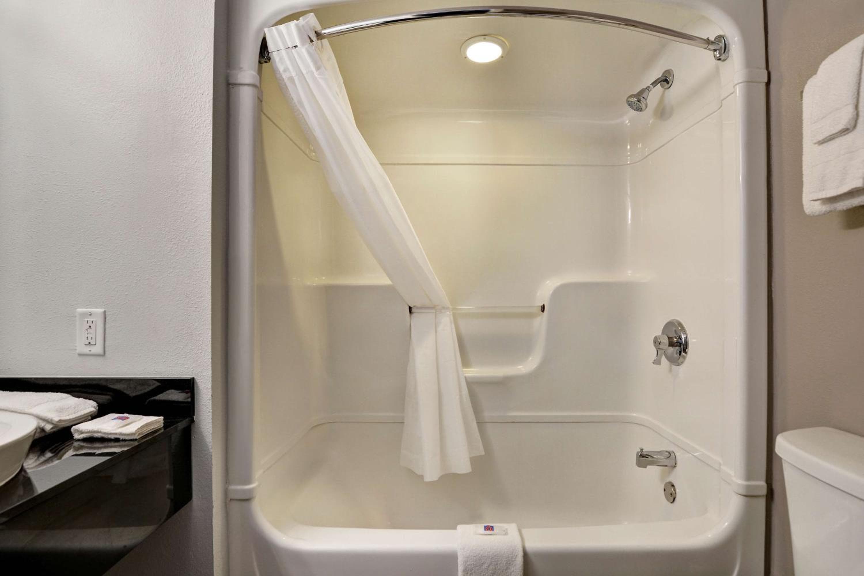Studio 6 Extended Stay - Jacksonville, FL - Baymeadows
