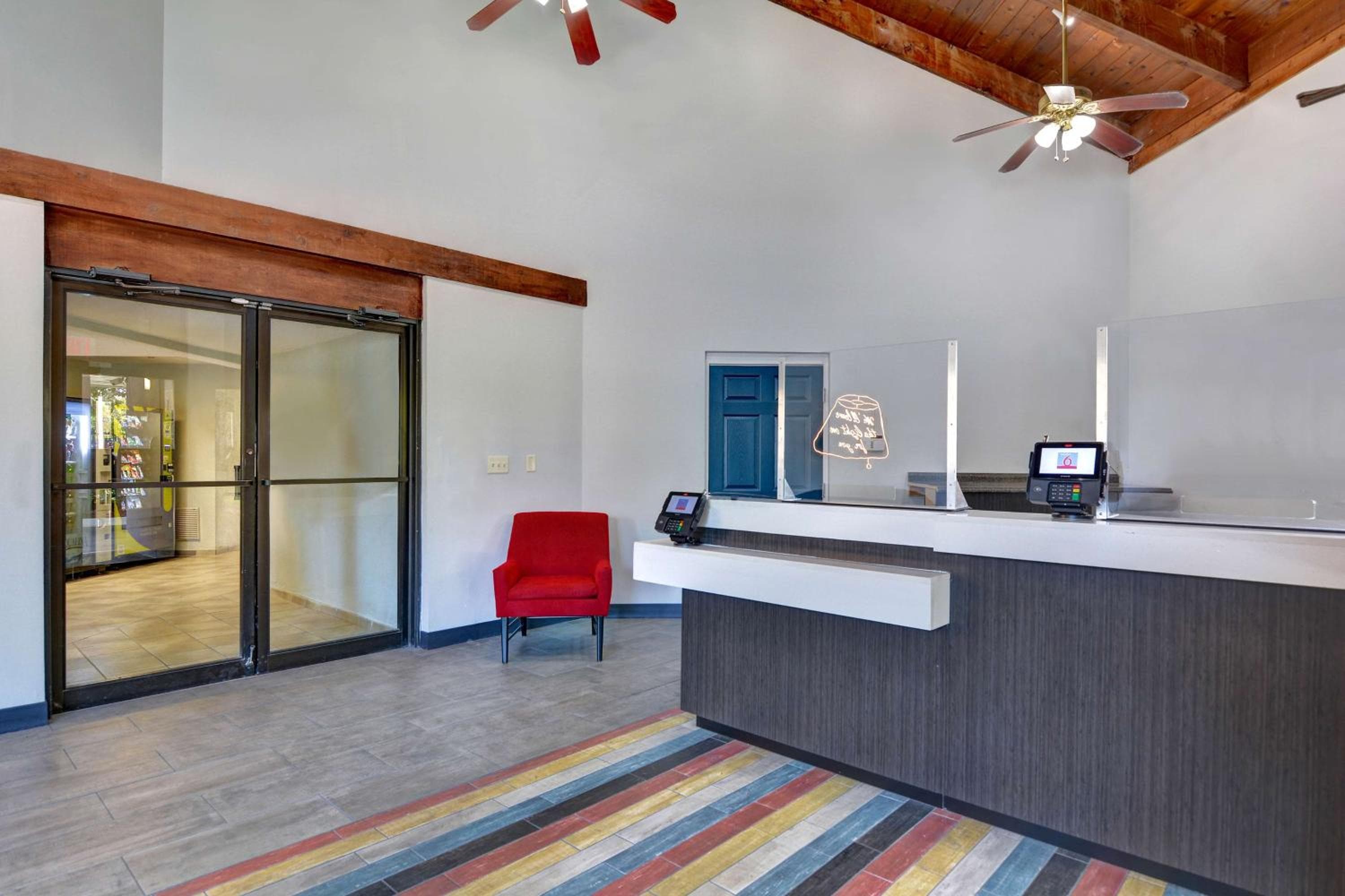 Studio 6 Extended Stay - Jacksonville, FL - Baymeadows
