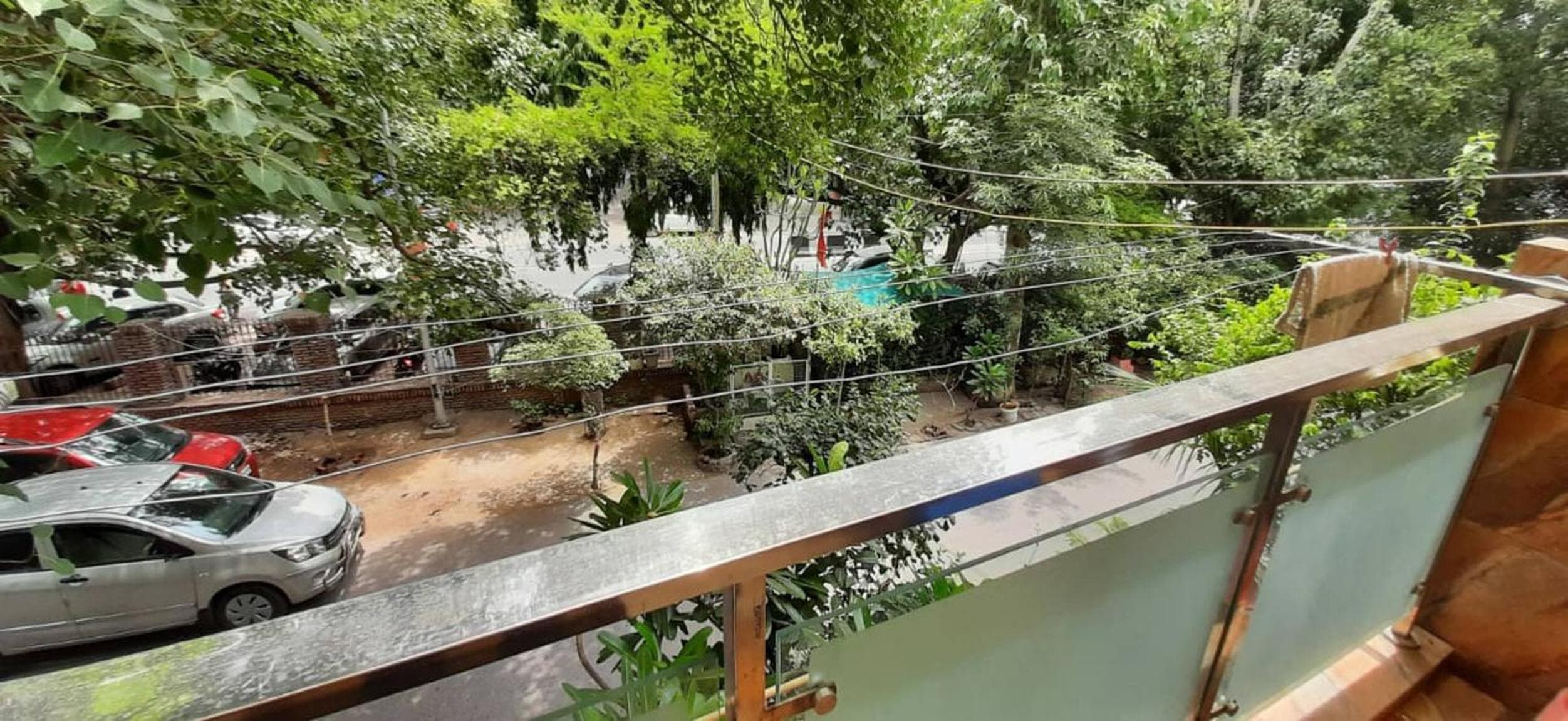 Room in Guest room - Posh Foreigners Place,couples Allowed Lajpat Nagar
