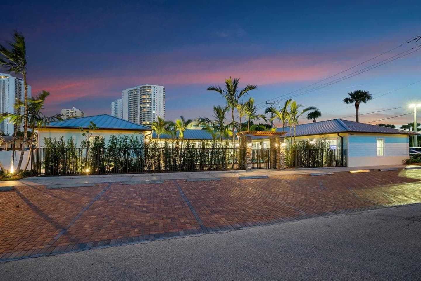 Bermuda Bungalows (Tropical Island Getaway)