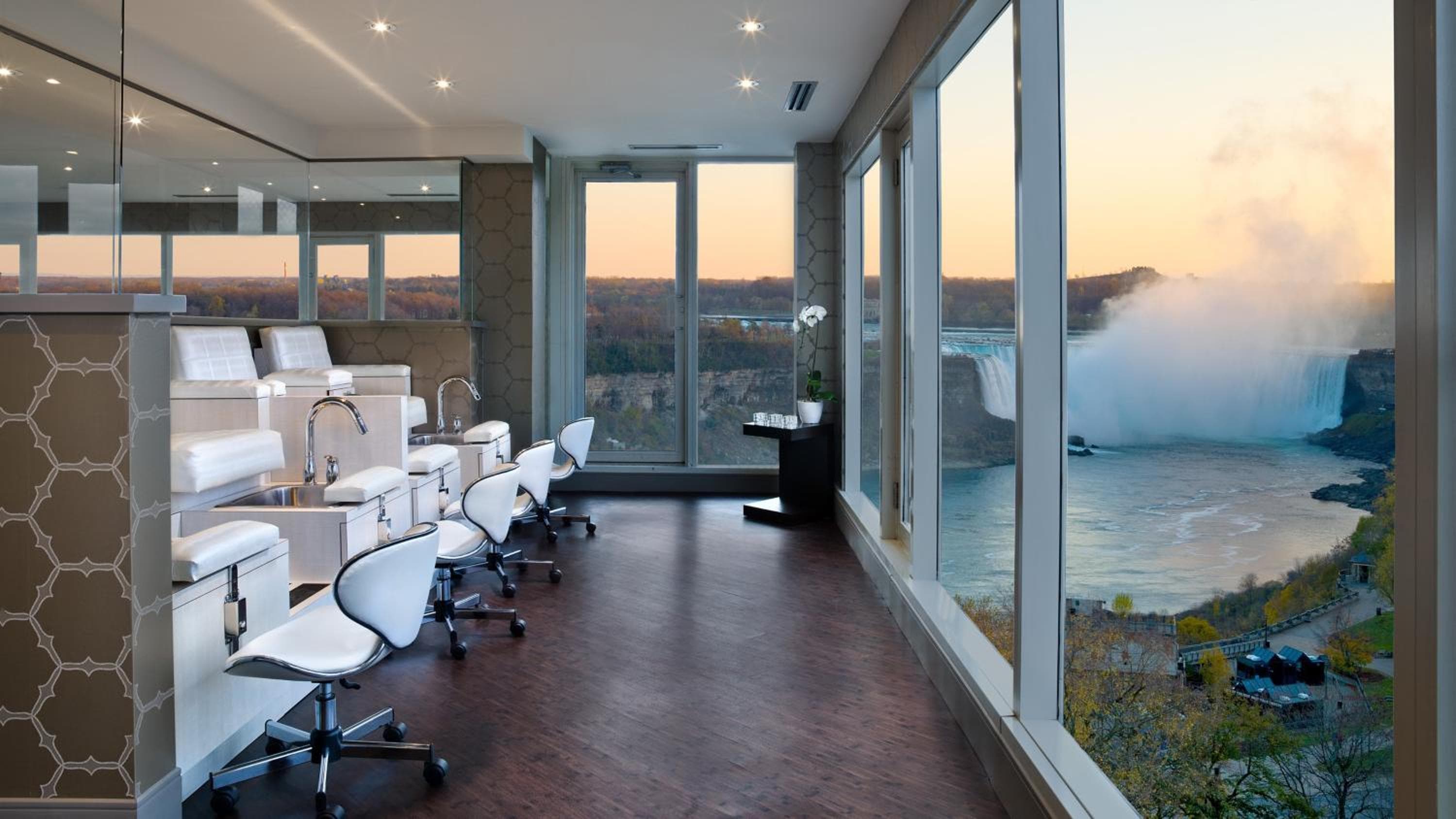 The Brock Niagara Falls Fallsview, Tapestry by Hilton