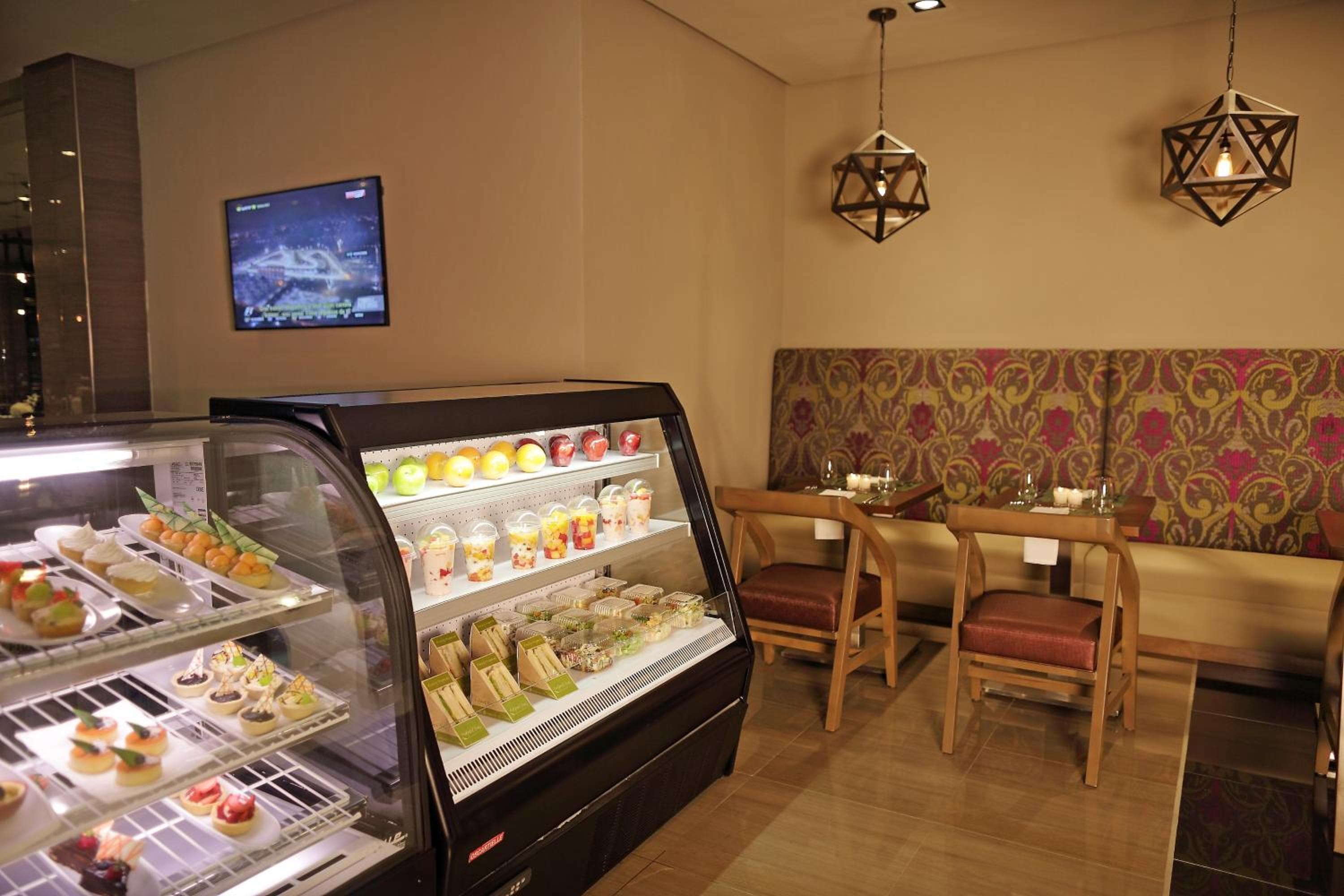Crowne Plaza Airport by IHG