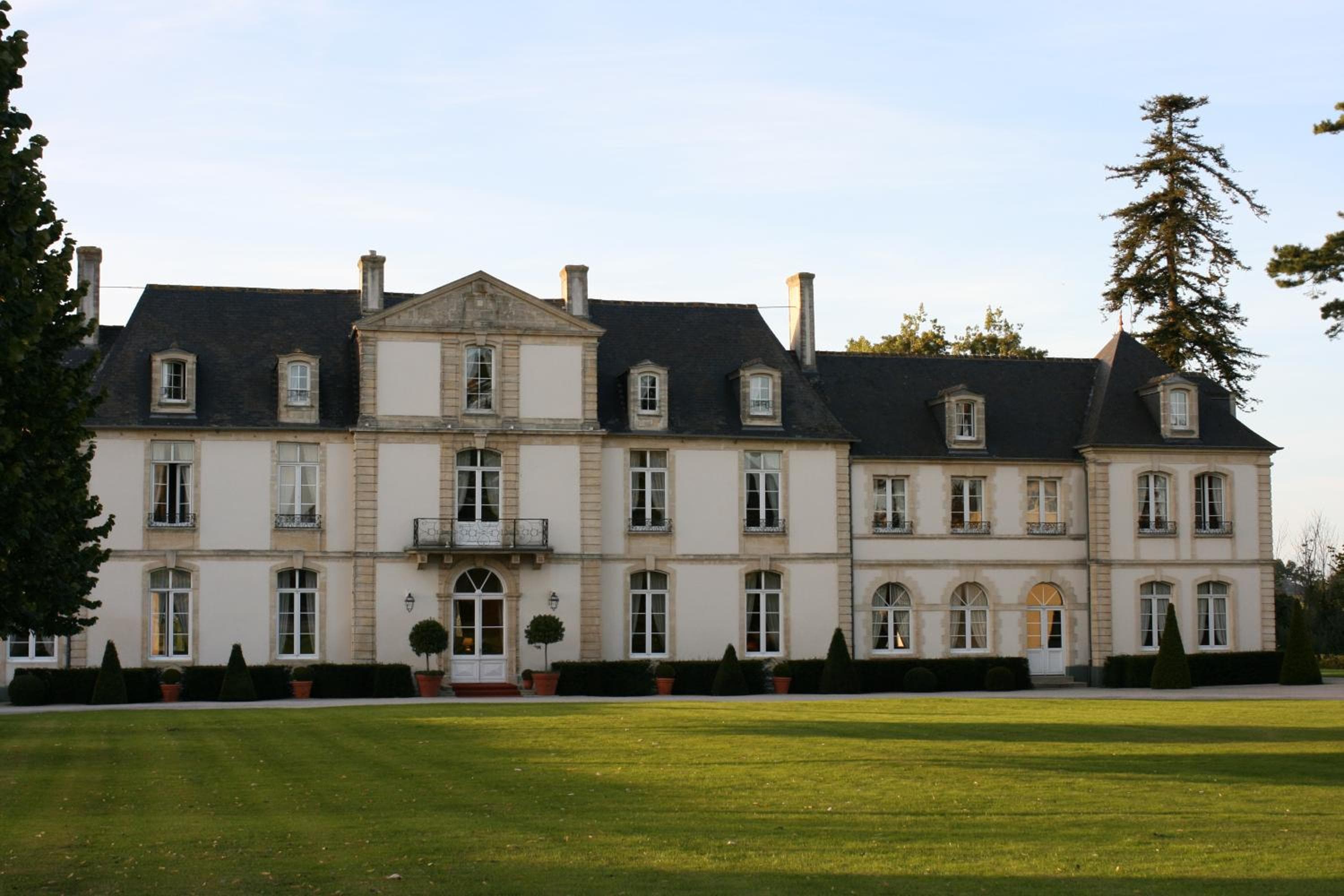 Grand Hôtel "Château de Sully" - Piscine & Spa -Teritoria