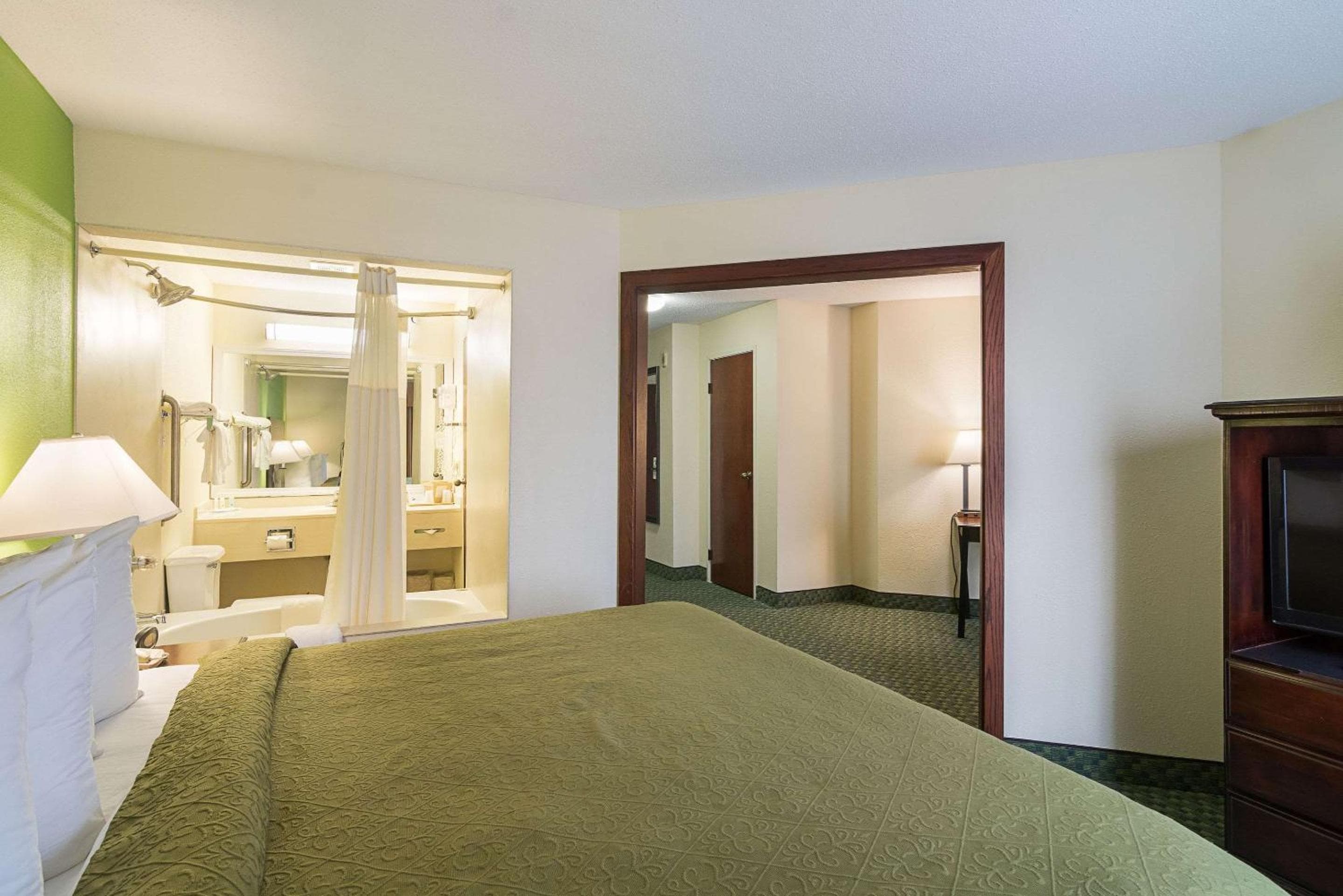 Quality Inn & Suites Harvey - Chicago Southland