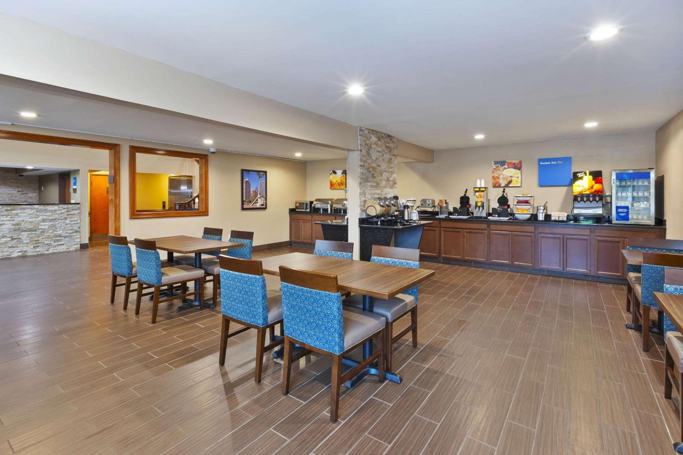 Comfort Inn & Suites Taylor - Detroit