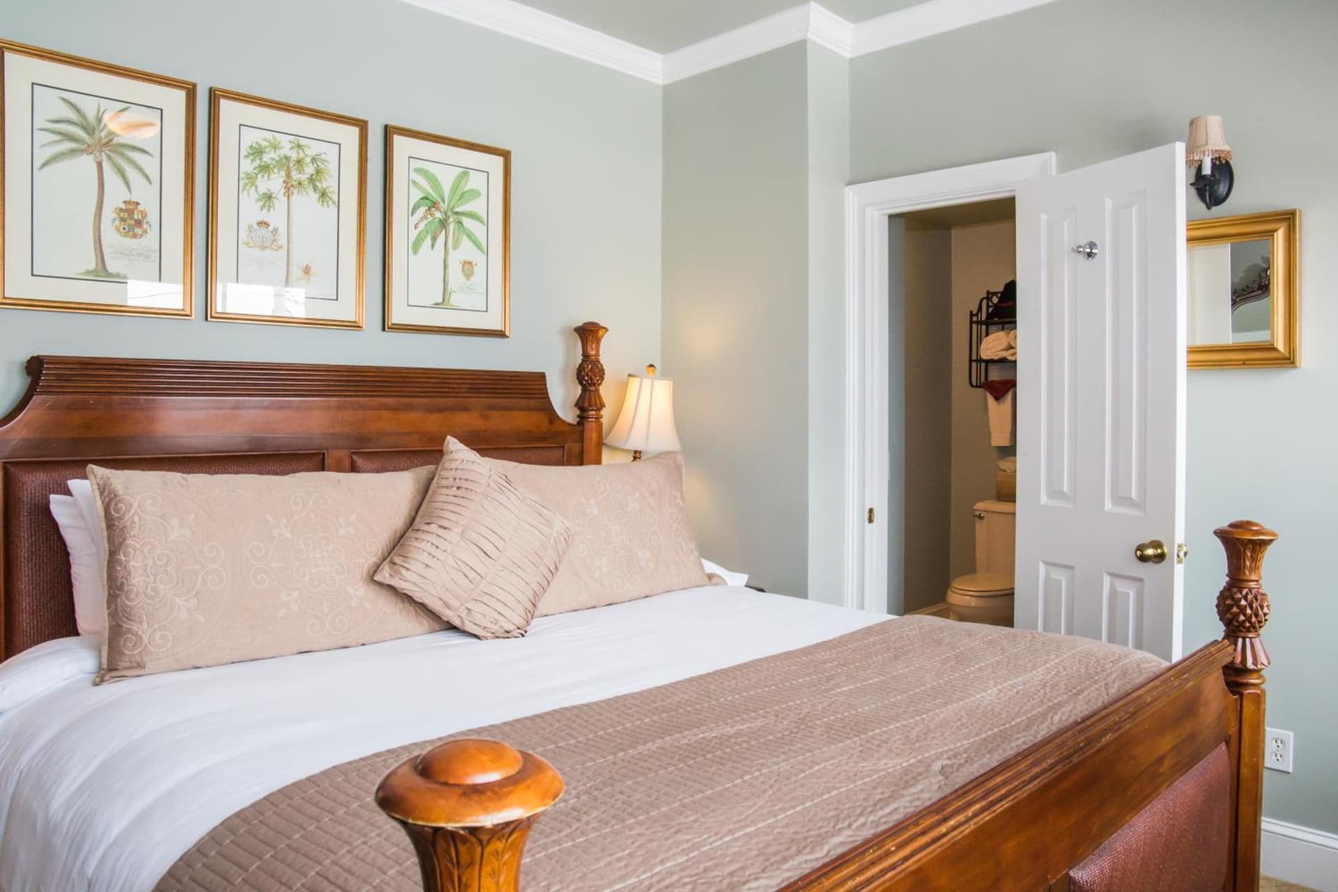 Almondy Inn Bed & Breakfast