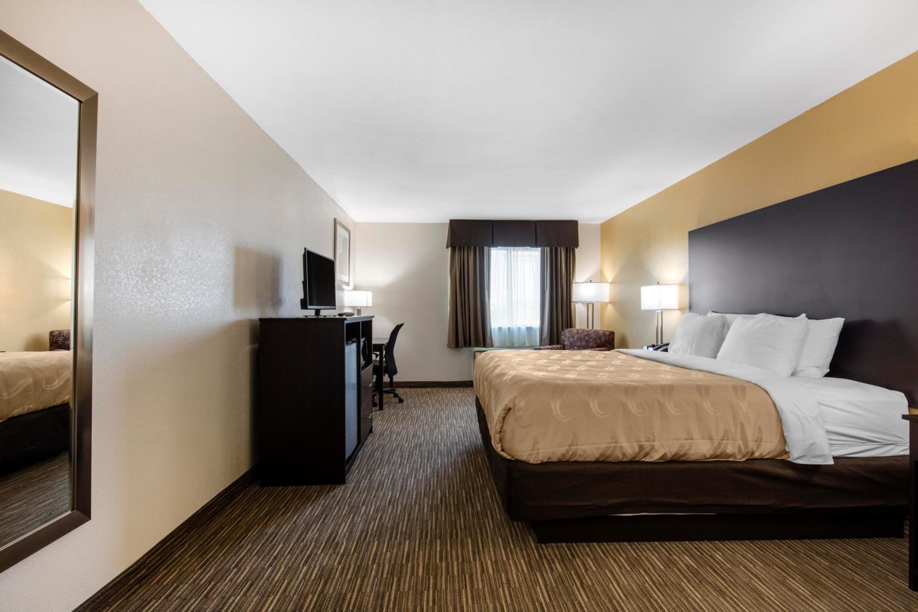 Quality Inn & Suites Metropolis I-24