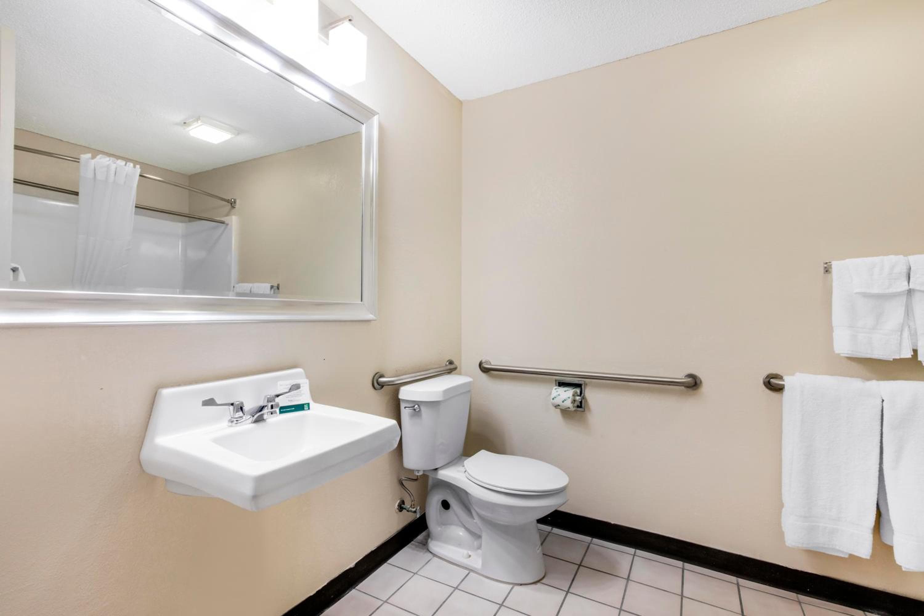 Quality Inn & Suites Metropolis I-24