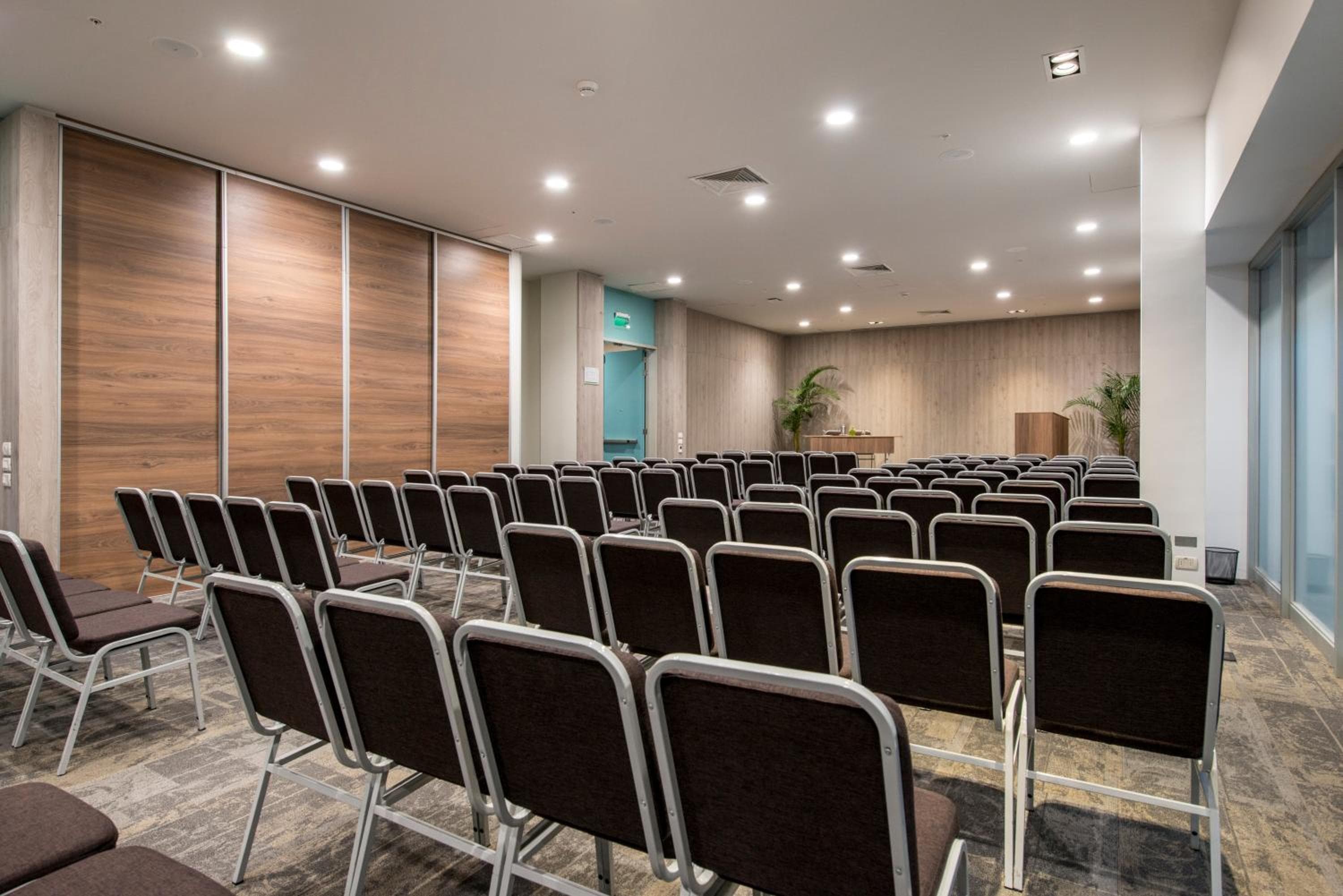 Holiday Inn - Lima Airport by IHG